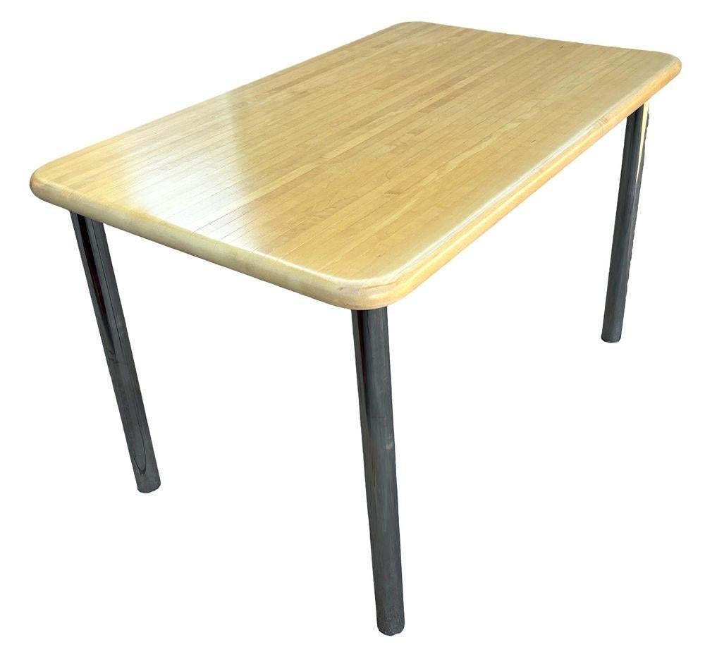 Art Déco Tavolo da pranzo in legno biondo e cromo di metà secolo in stile Marcel Breuer in vendita