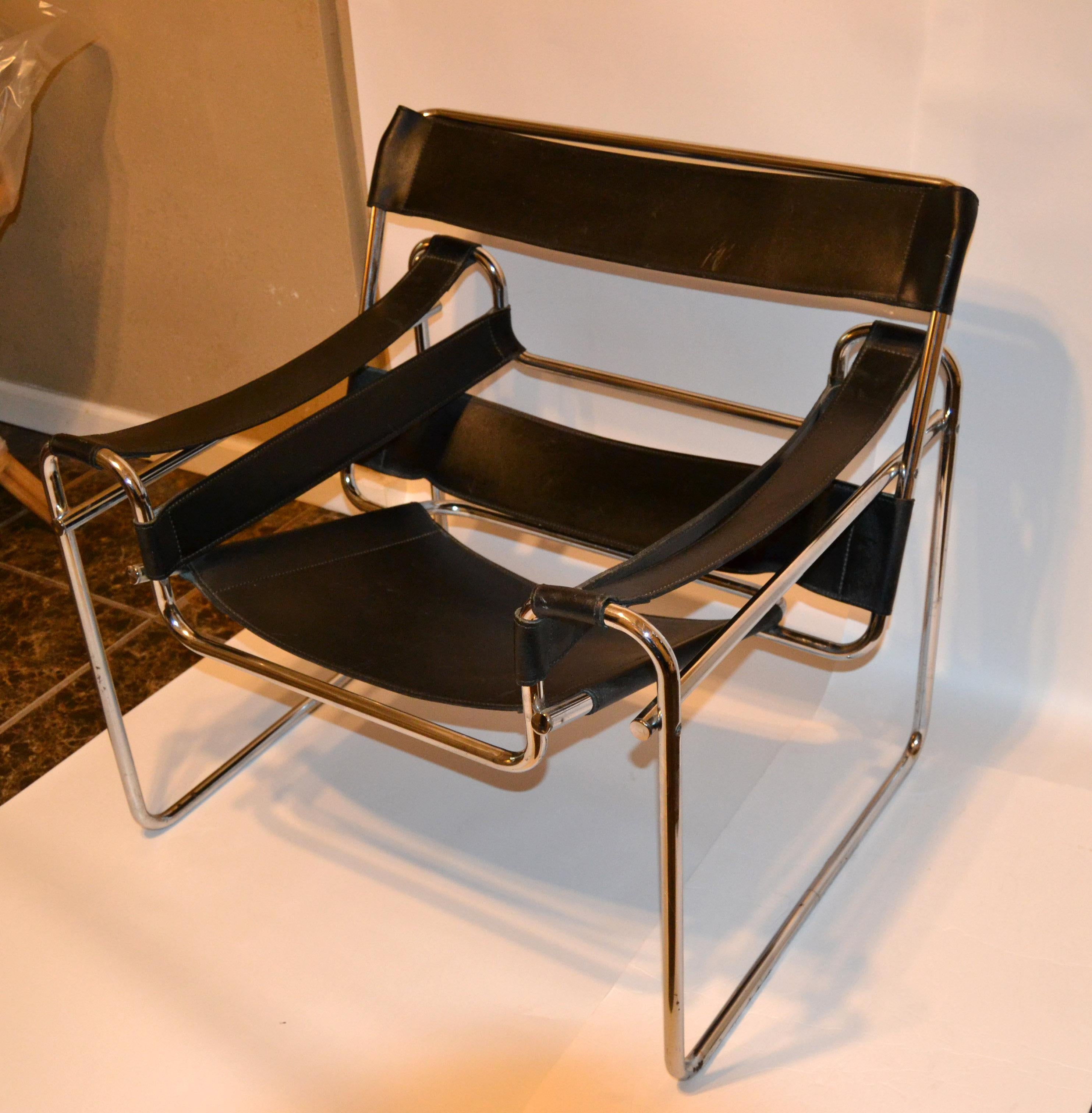 Mid-Century Modern Marcel Breuer Style Wassily Black Leather Chrome Lounge Chair Gavina Italy 1970 For Sale