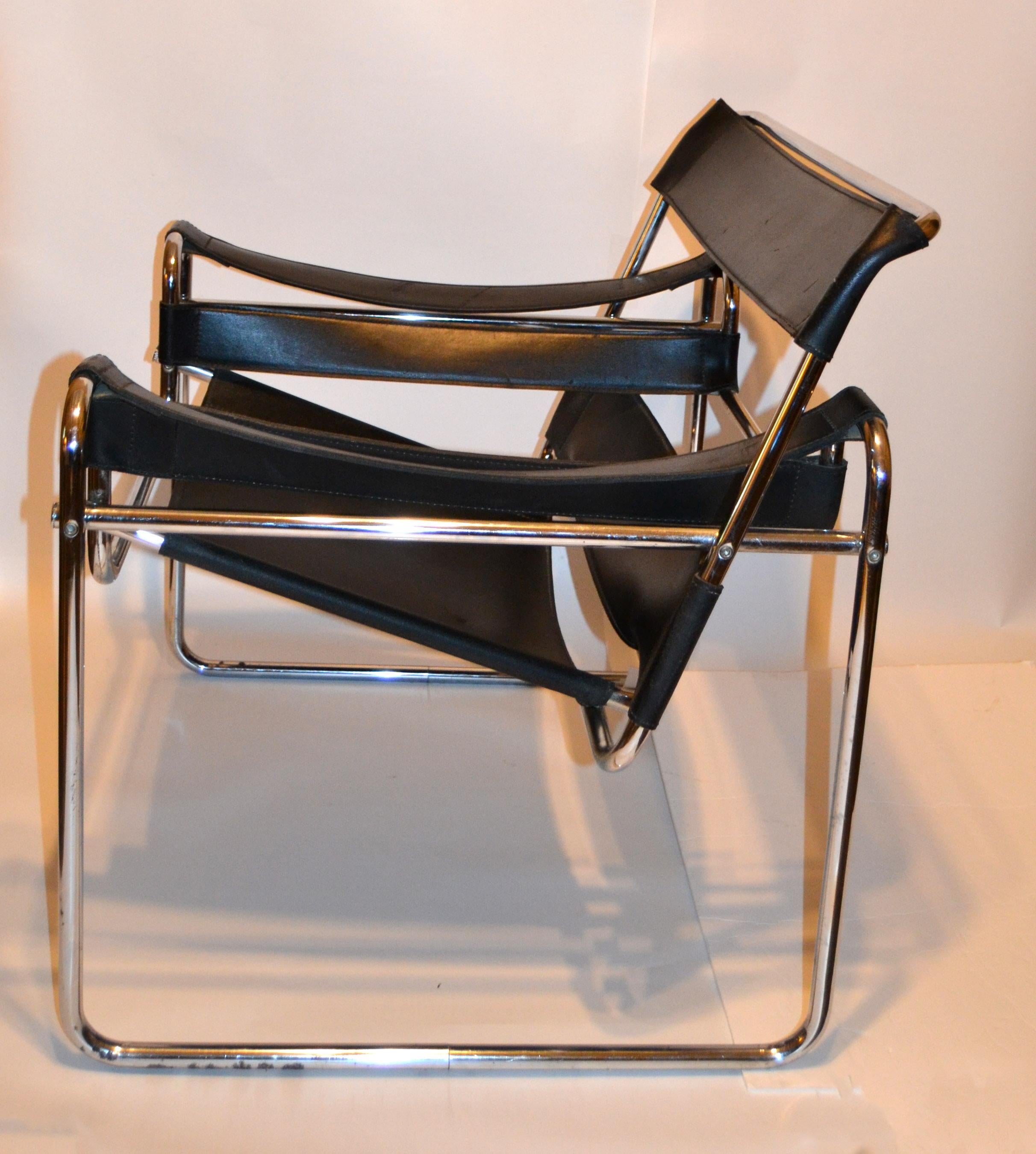 Italian Marcel Breuer Style Wassily Black Leather Chrome Lounge Chair Gavina Italy 1970 For Sale