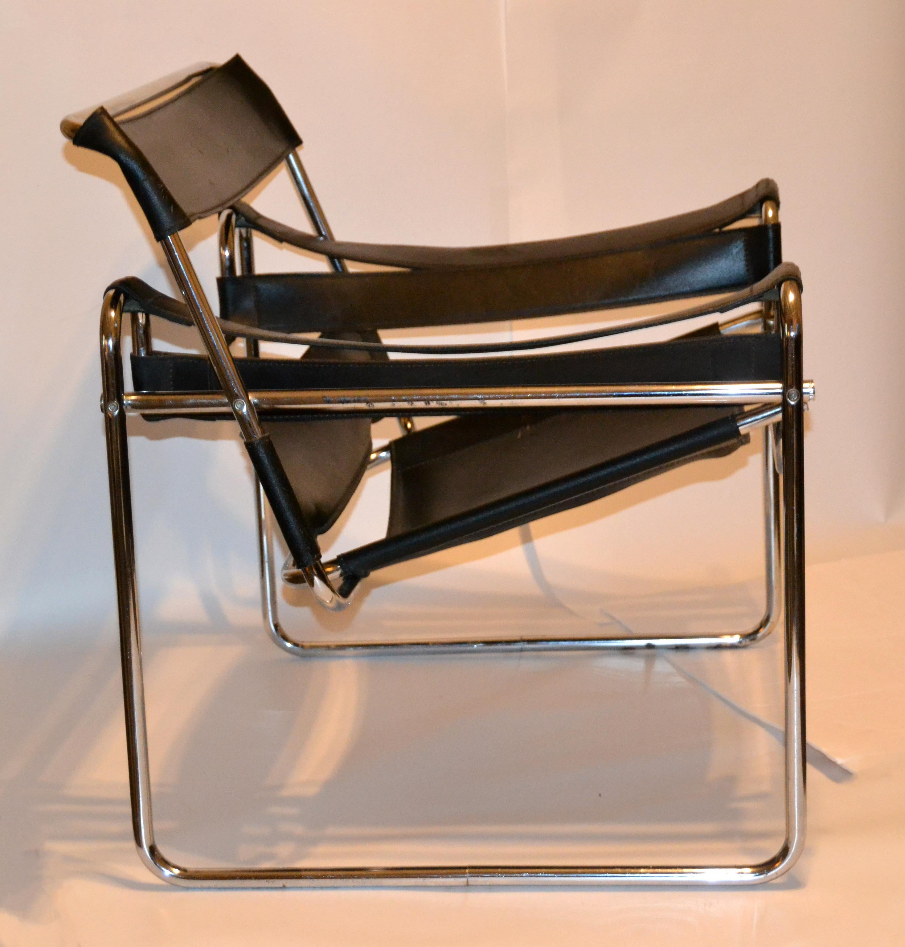 Marcel Breuer Style Wassily Black Leather Chrome Lounge Chair Gavina Italy 1970 In Fair Condition For Sale In Miami, FL