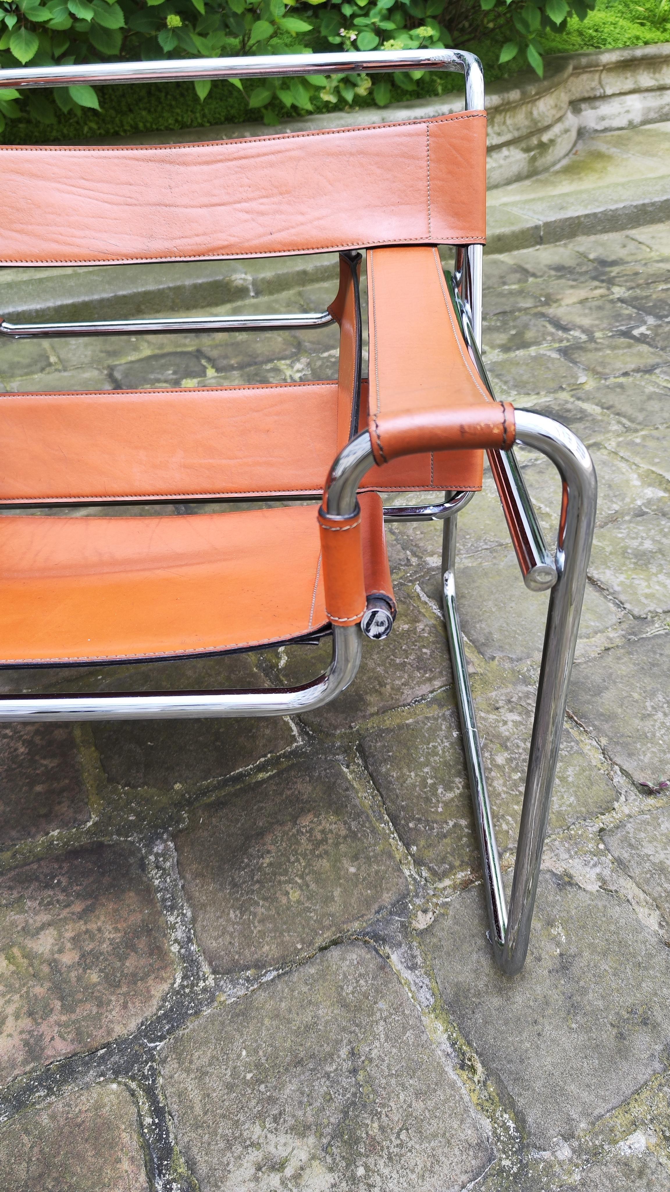 Marcel Breuer Wassily B3 Leather Armchairs, Fasem 1983 Edition For Sale 4