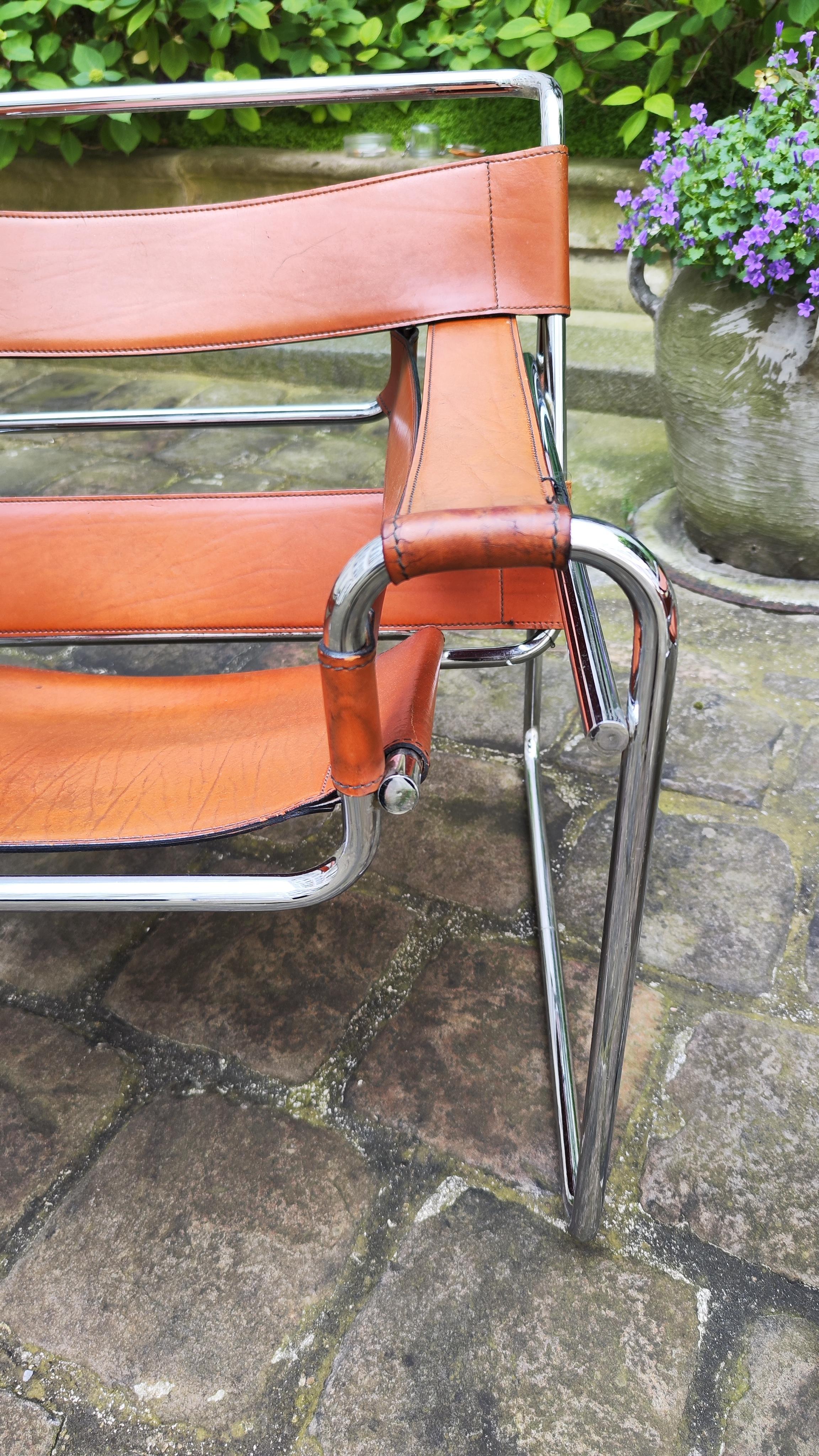 Marcel Breuer Wassily B3 Leather Armchairs, Fasem 1983 Edition For Sale 6