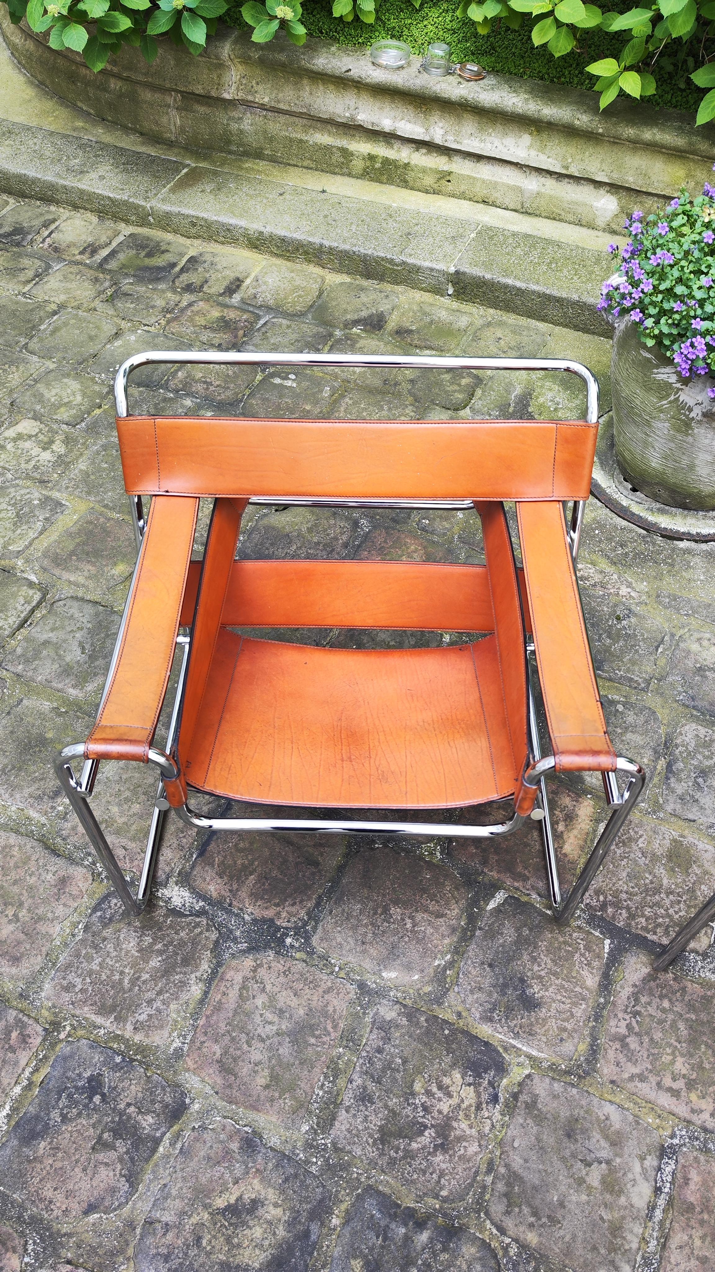 Fauteuils en cuir Marcel Breuer Wassily B3, édition Fasem 1983  en vente 9