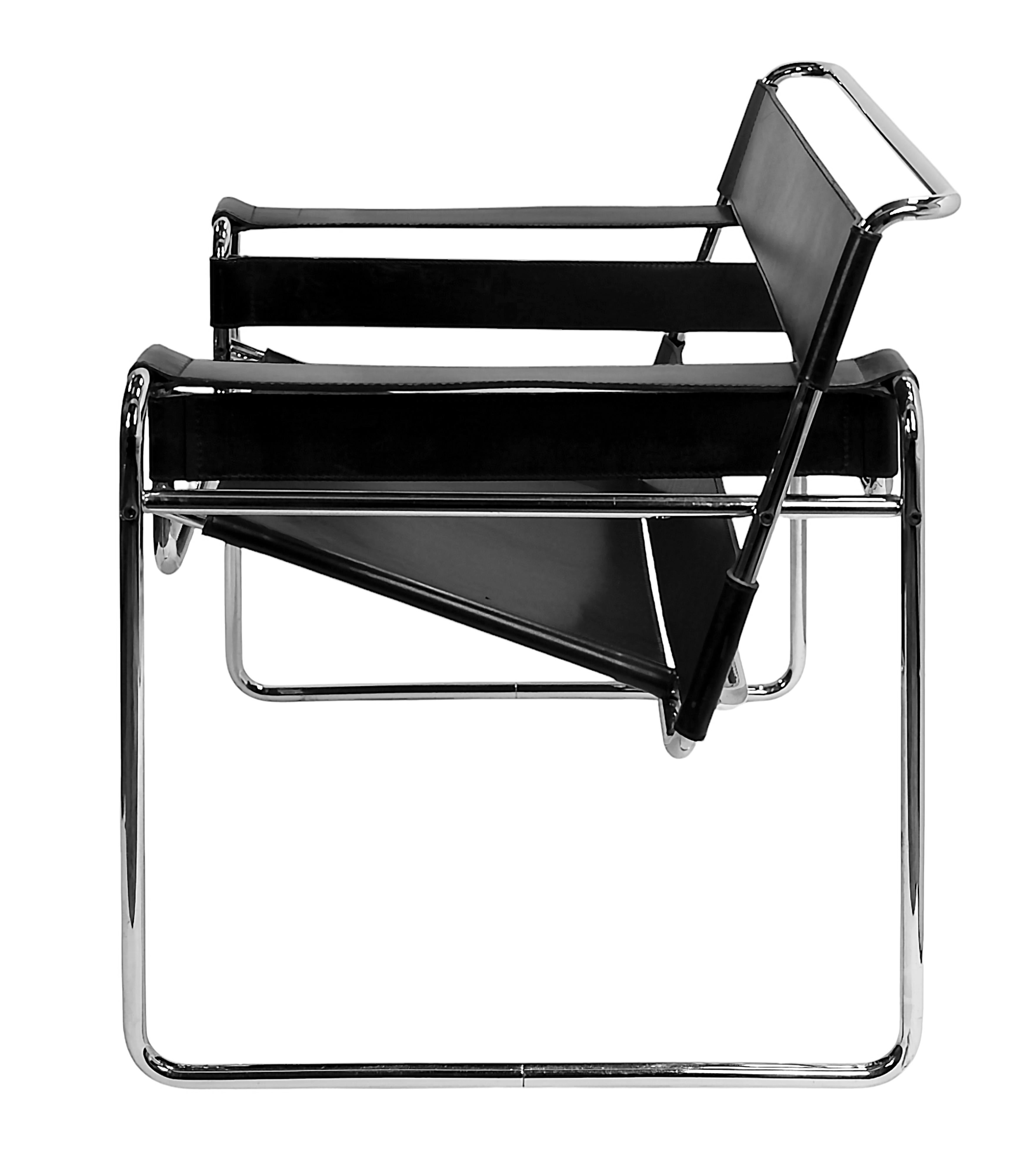 Mid-Century Modern Marcel Breuer Wassily Black Leather Lounge Chair by Gavina For Sale