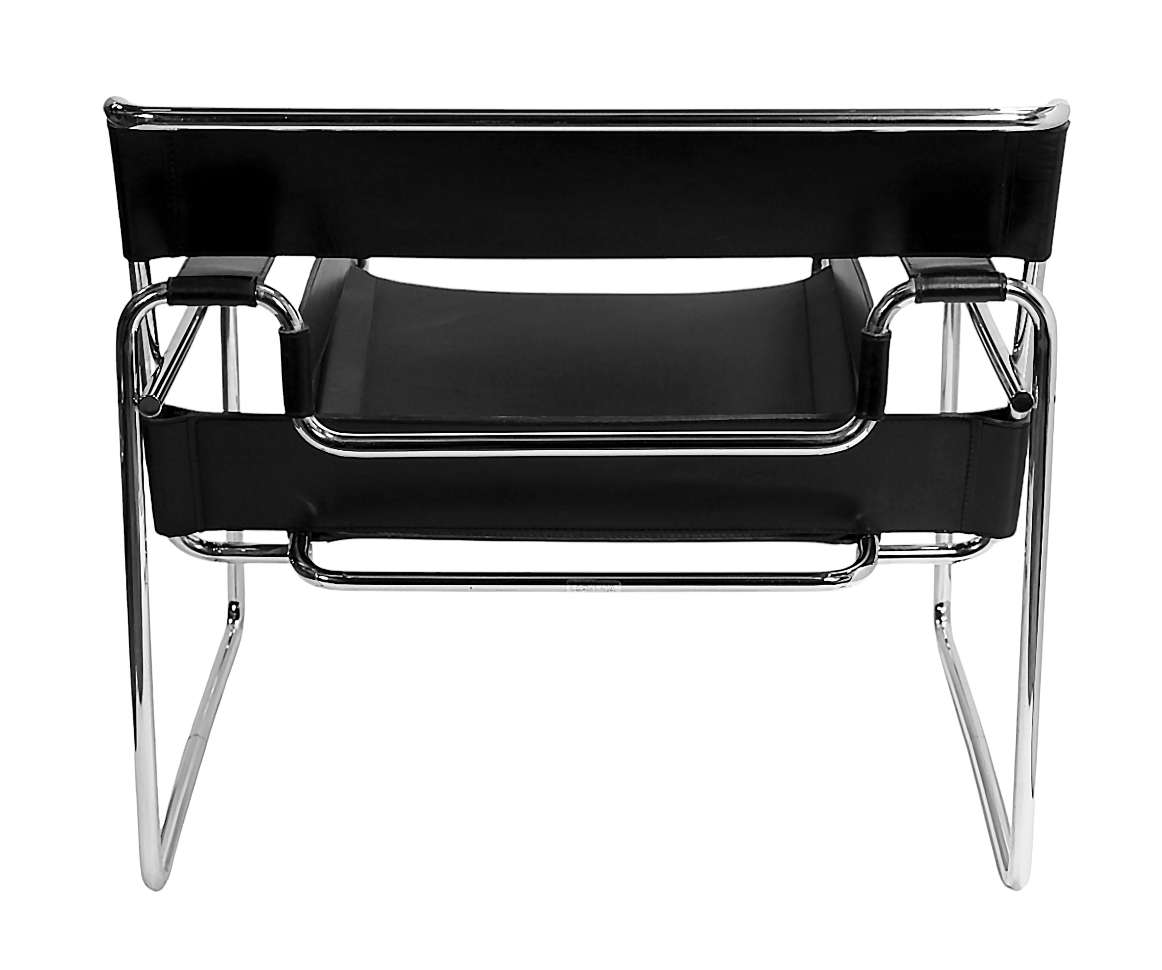 Italian Marcel Breuer Wassily Black Leather Lounge Chair by Gavina For Sale