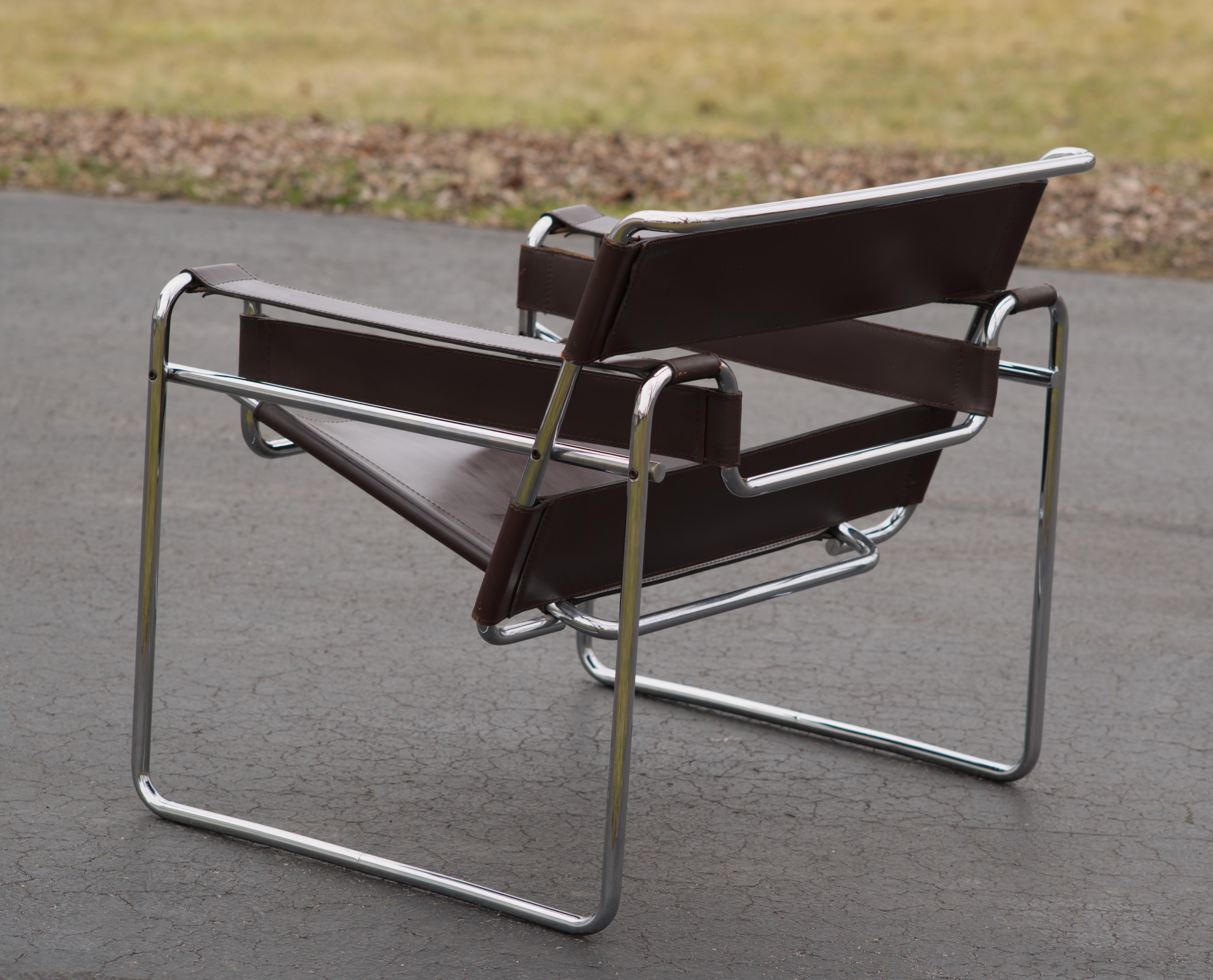 Marcel Breuer Wassily Brown Leather and Chrome  Lounge Chair by Knoll In Good Condition For Sale In Clifton Springs, NY
