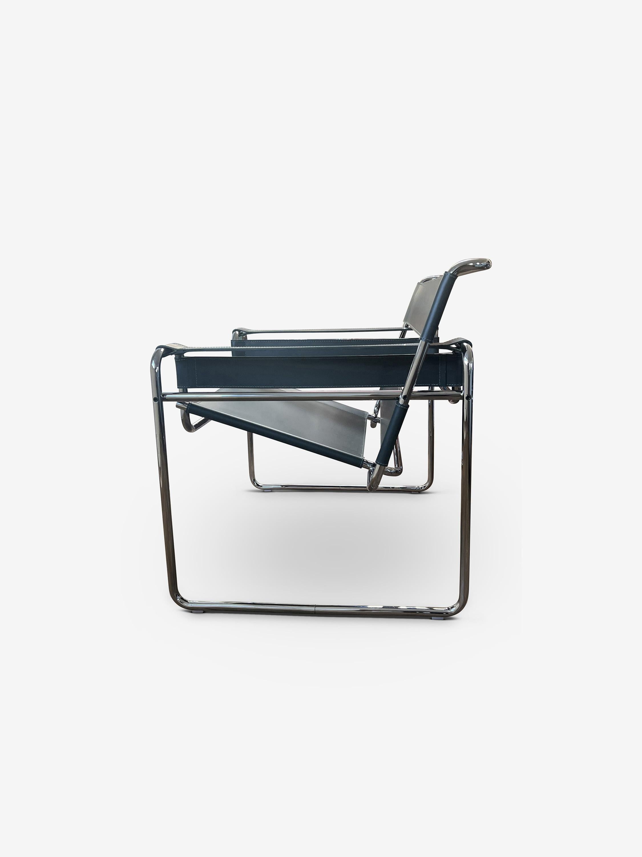 Marcel Breuer Wassily Chair in Military Green Belting Leather by Knoll In New Condition For Sale In Sag Harbor, NY