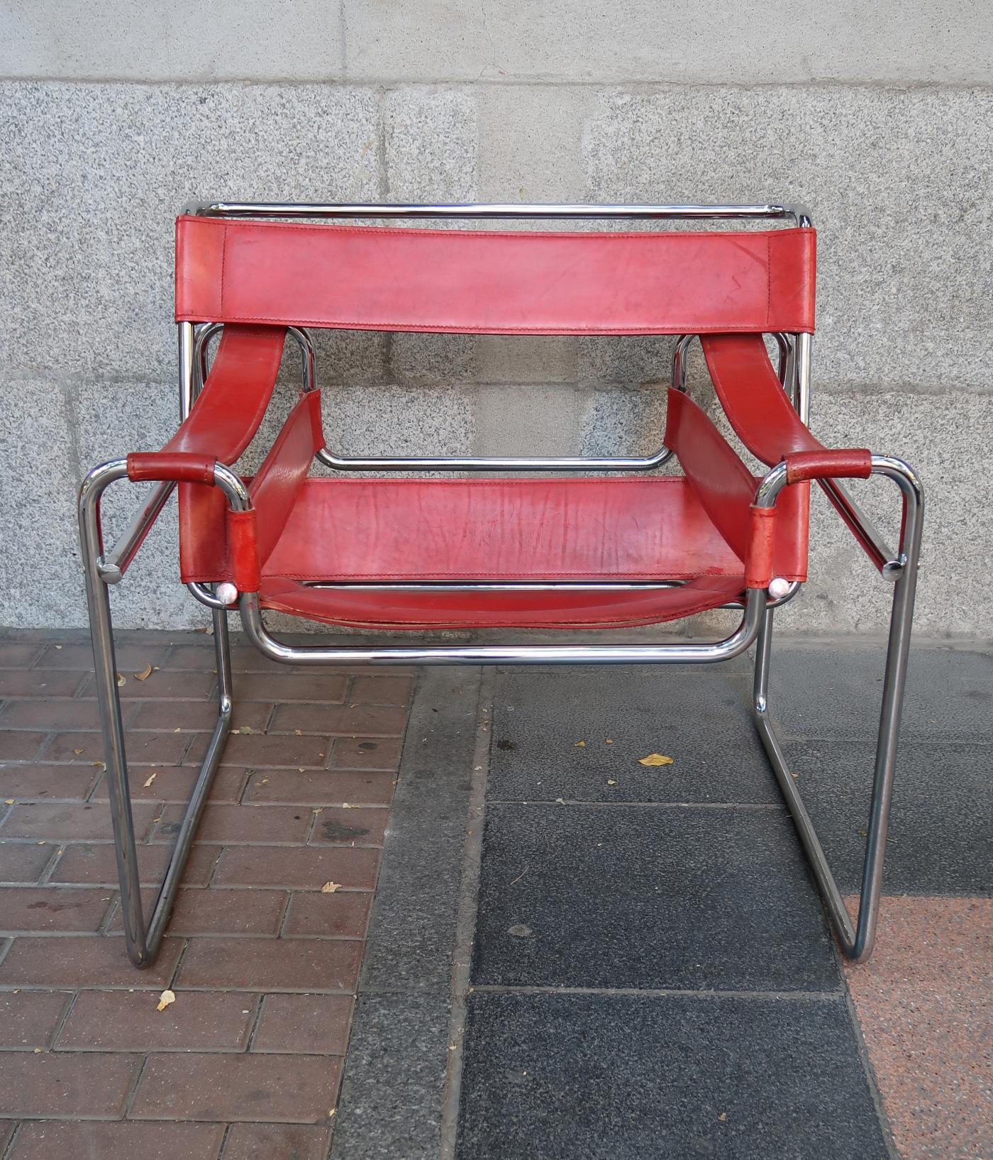 Marcel Breuer, Wassily Red Leather and Chromed Pair of Armchairs, Italy, 1970 In Good Condition In Madrid, ES