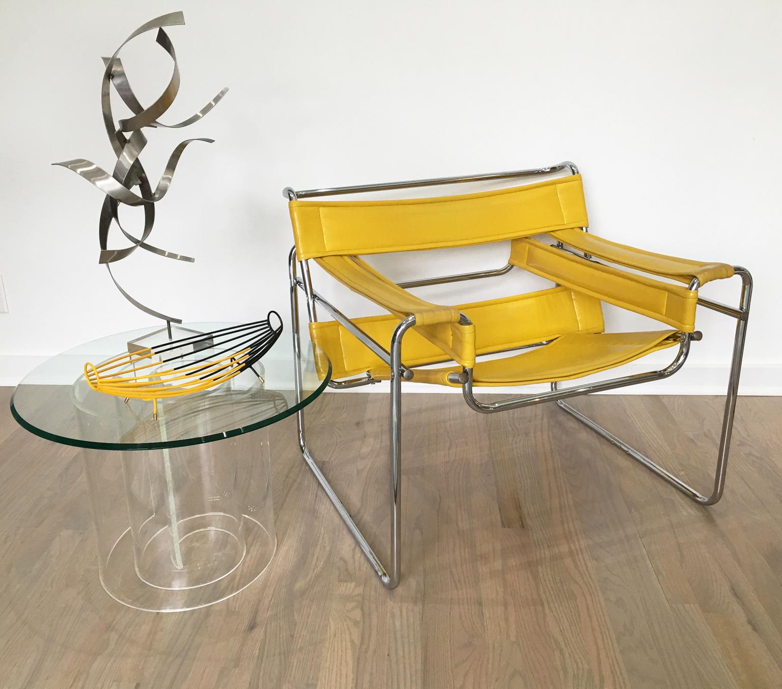 Stunning 1980s chrome and PVC leather (vinyl synthetic leather) chair or armchair in the style of the iconic Wassily chair by Marcel Breuer. Incredible yellow Dijon mustard color that will give a boost of color to your interior. A highly comfortable