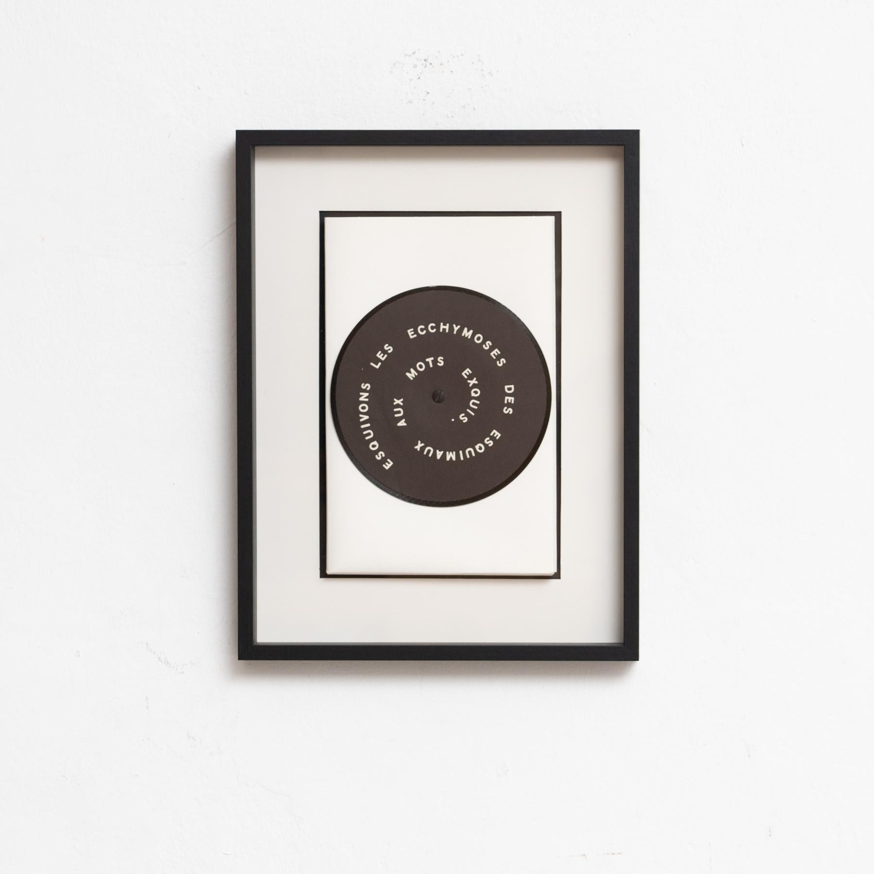 Marcel Duchamp 'Esquivons Les Ecchymoses des Esquimaux aux Mots Exquis'.
Multiplo di un disco fotografico con collage stampato.
Pubblicato da The Letter Edged in Black Press, Inc., New York nel 1968.
Edizione di 2.500 esemplari per la copertina