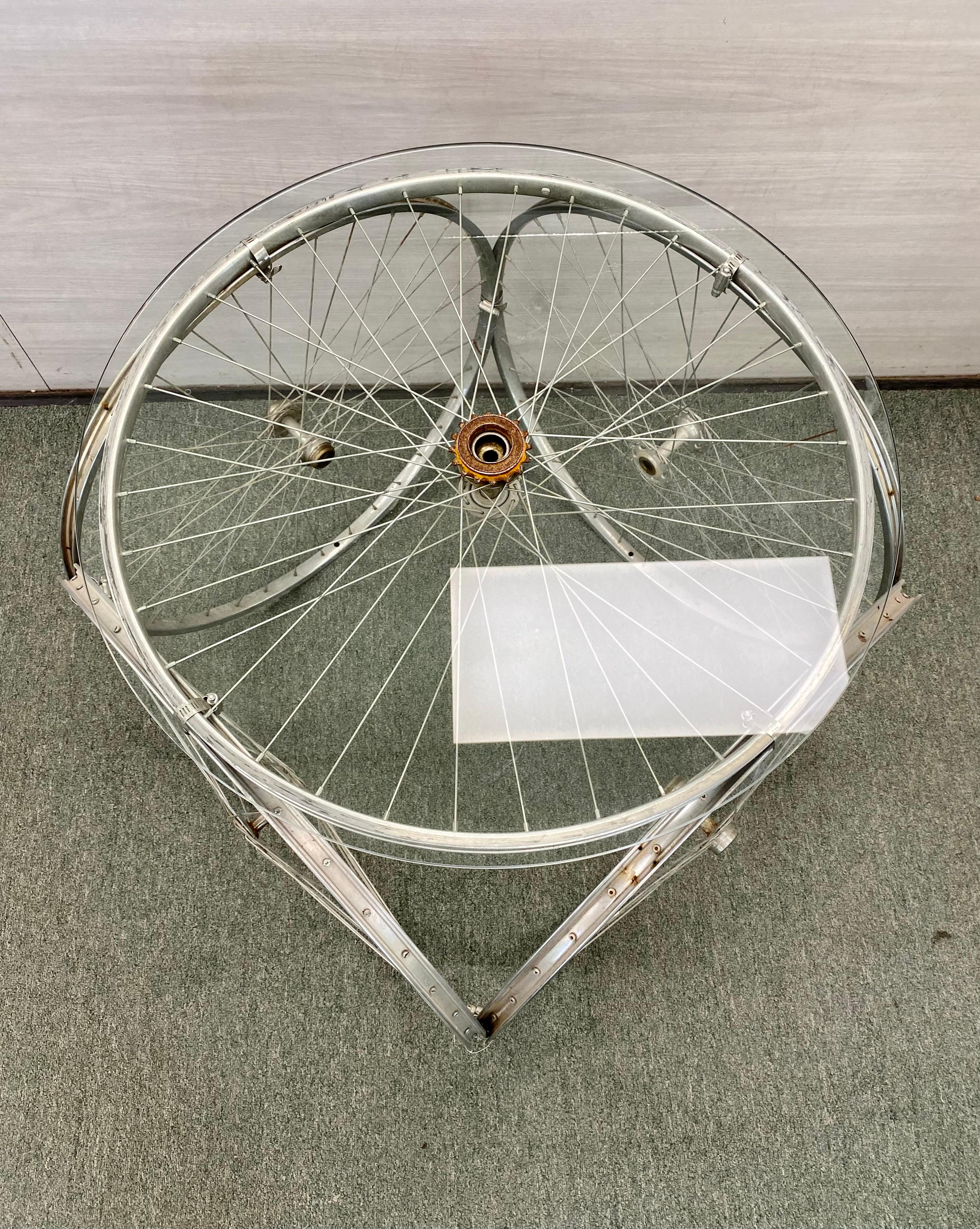 Tavolo con ruota di bicicletta ispirato all'artista Marcel Duchamp in vendita 2