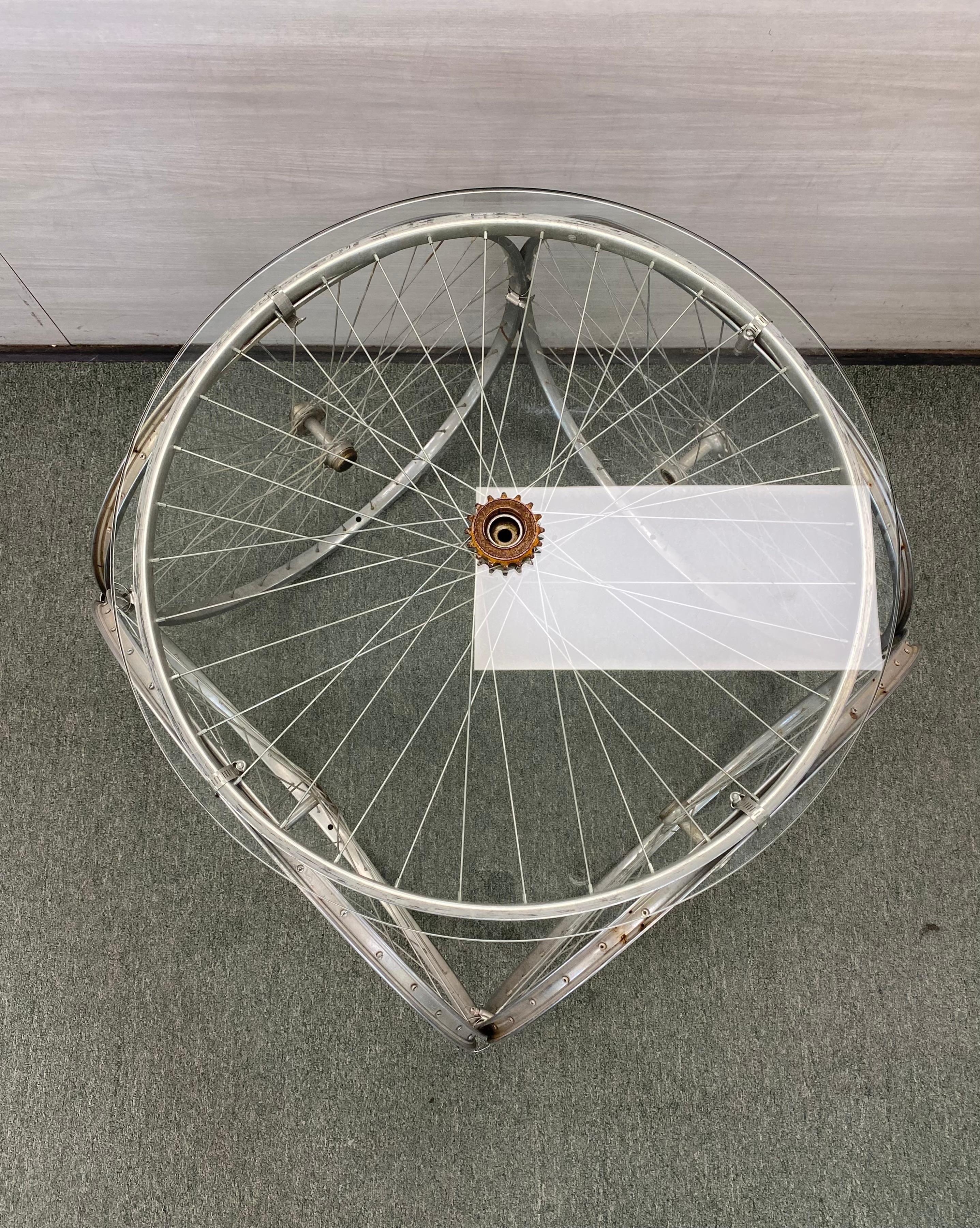 Tavolo con ruota di bicicletta ispirato all'artista Marcel Duchamp in vendita 3