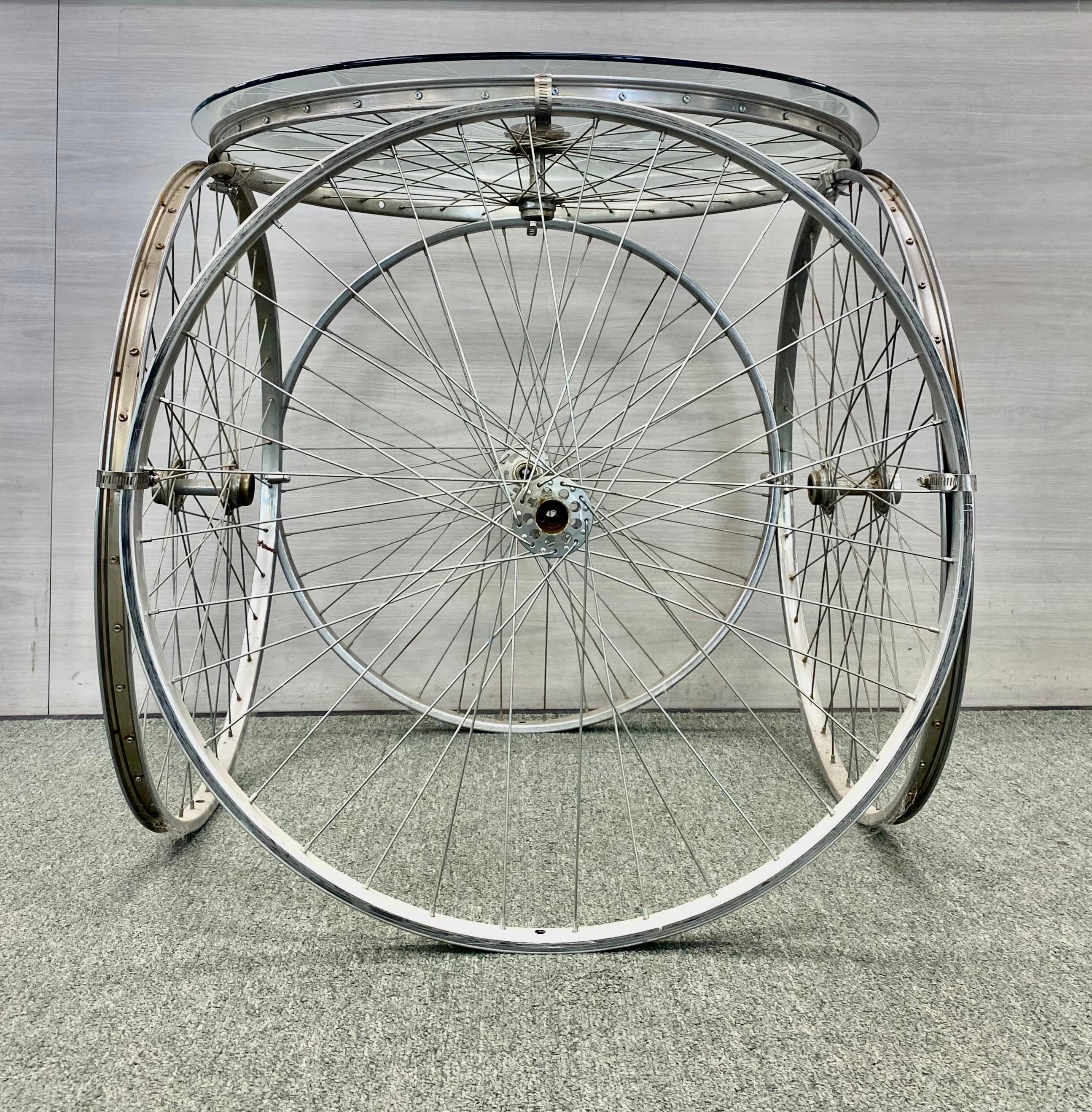 Americano Tavolo con ruota di bicicletta ispirato all'artista Marcel Duchamp in vendita