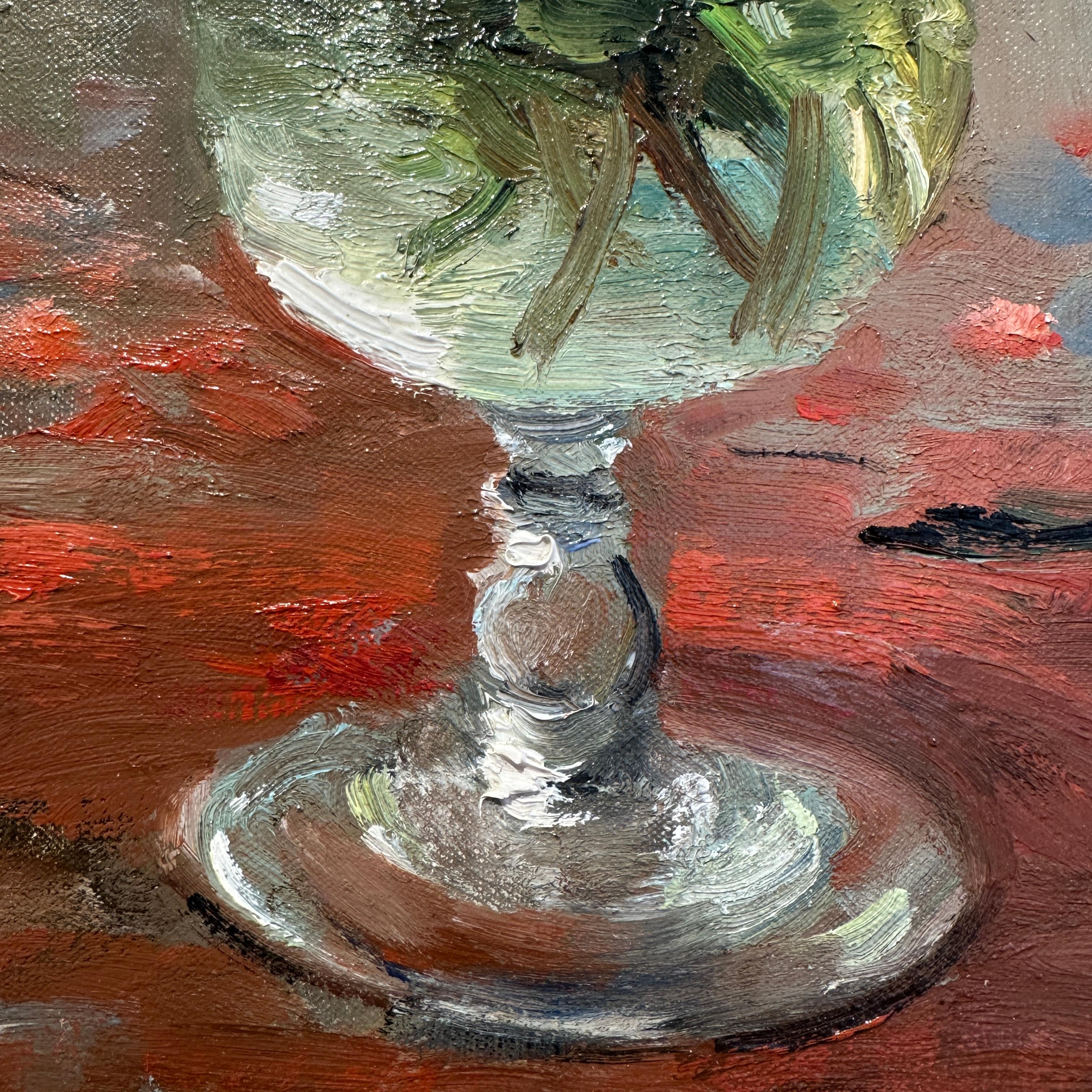 Dans White Roses & Irises, Marcel Dyf présente une nature morte florale lumineuse et expressive, où un bouquet de roses blanches domine la composition dans un vase en verre de style gobelet. Les roses sont volumineuses et disposées librement,