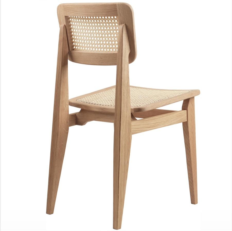 Chaise de salle à manger Marcel Gascoin C-chair en chêne. Conçue à l'origine par Marcel Gascoin en 1947 pour les logements d'après-guerre en France, la C-Chair est devenue l'une des créations les plus emblématiques et durables du légendaire