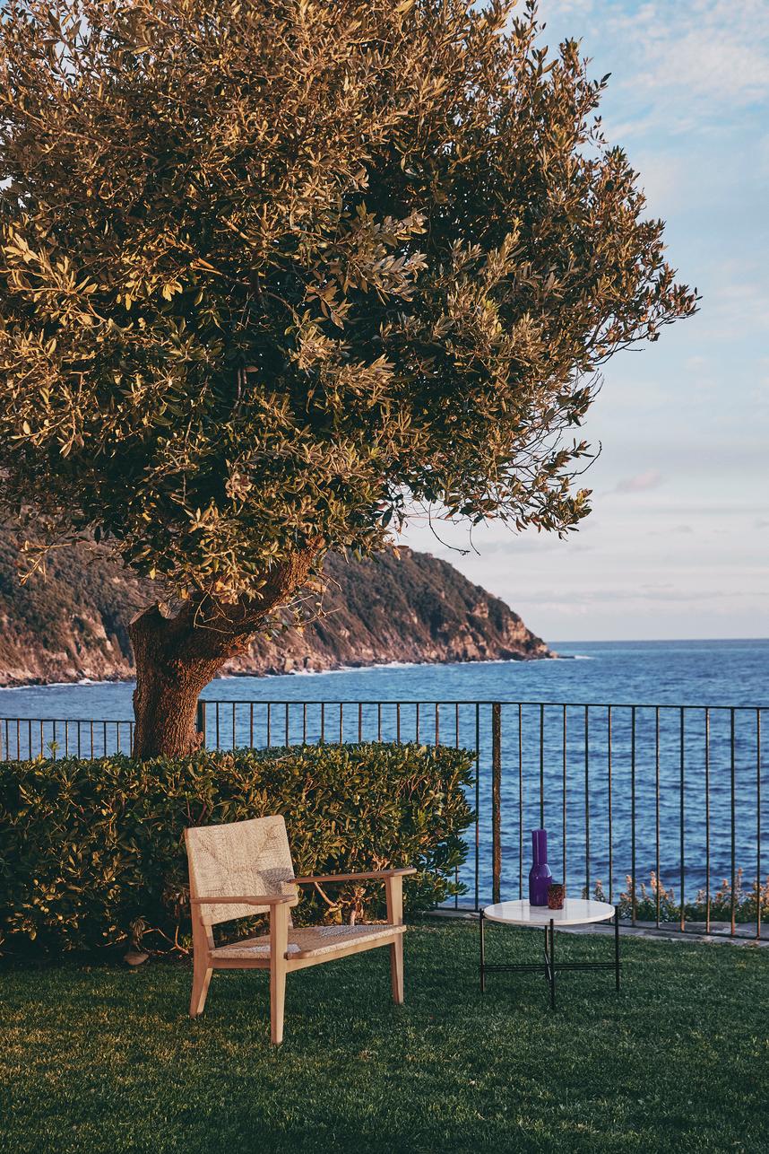 Marcel Gascoin 'F-Chair' Outdoor Lounge Chair Natural Teak for GUBI In New Condition For Sale In New York, NY