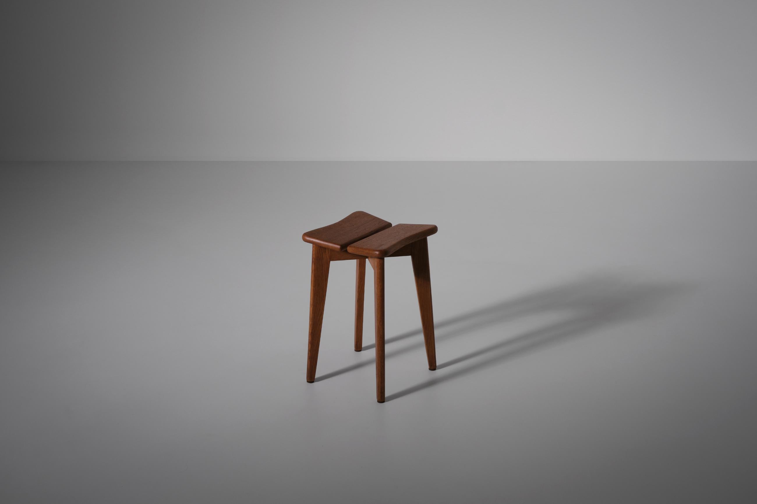 Original early 'Trèfle' stool by Marcel Gascoin, France 1949. The design is a true icon of the French post war 'reconstruction' furniture: functional furniture, with simplified lines, without decoration in neutral and sober materials. The 'Trèfle'