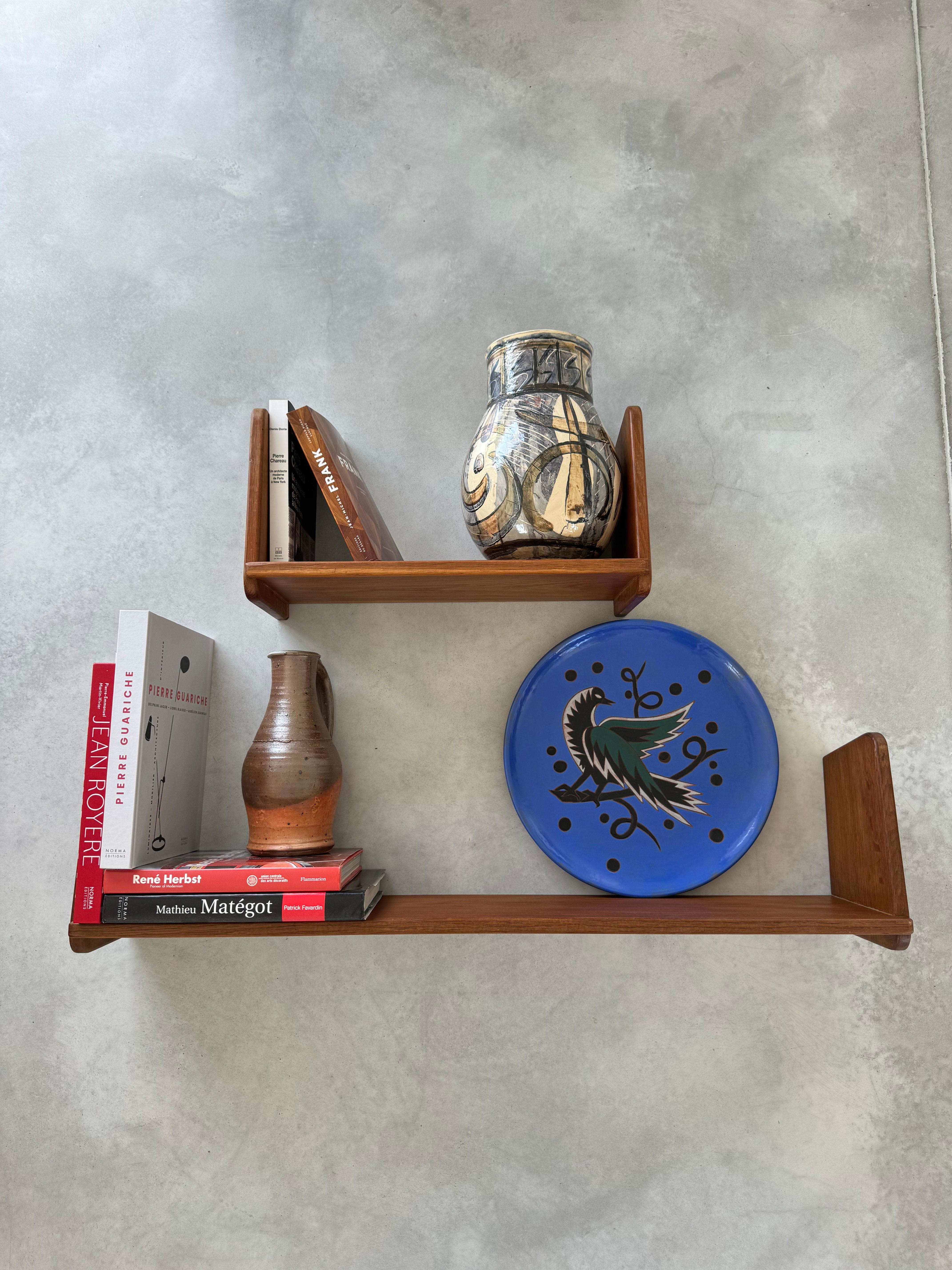 Marcel GASCOIN, two Oak shelves, post ware design, France circa 1950s For Sale 3