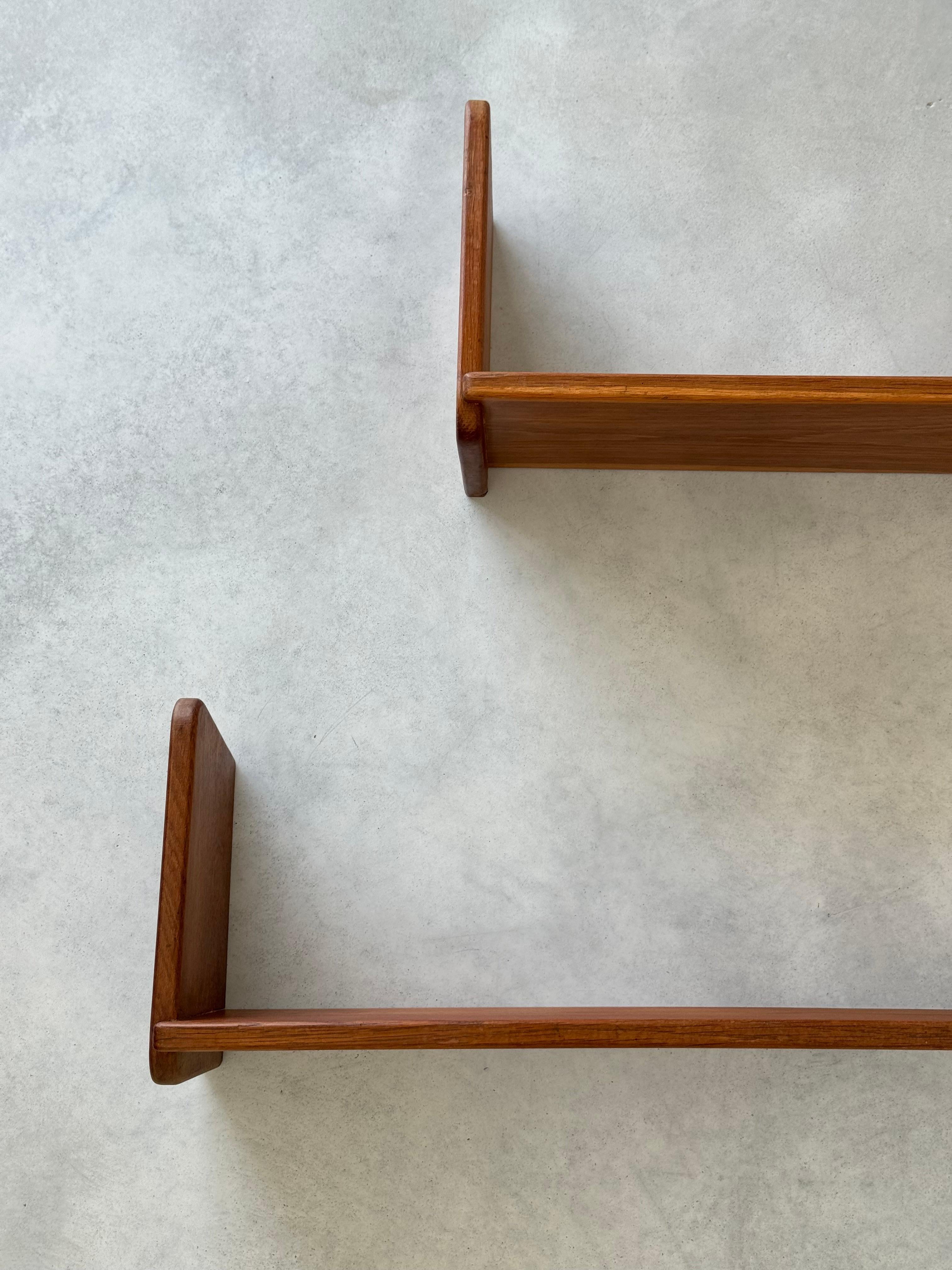 Marcel GASCOIN, two Oak shelves, post ware design, France circa 1950s For Sale 8