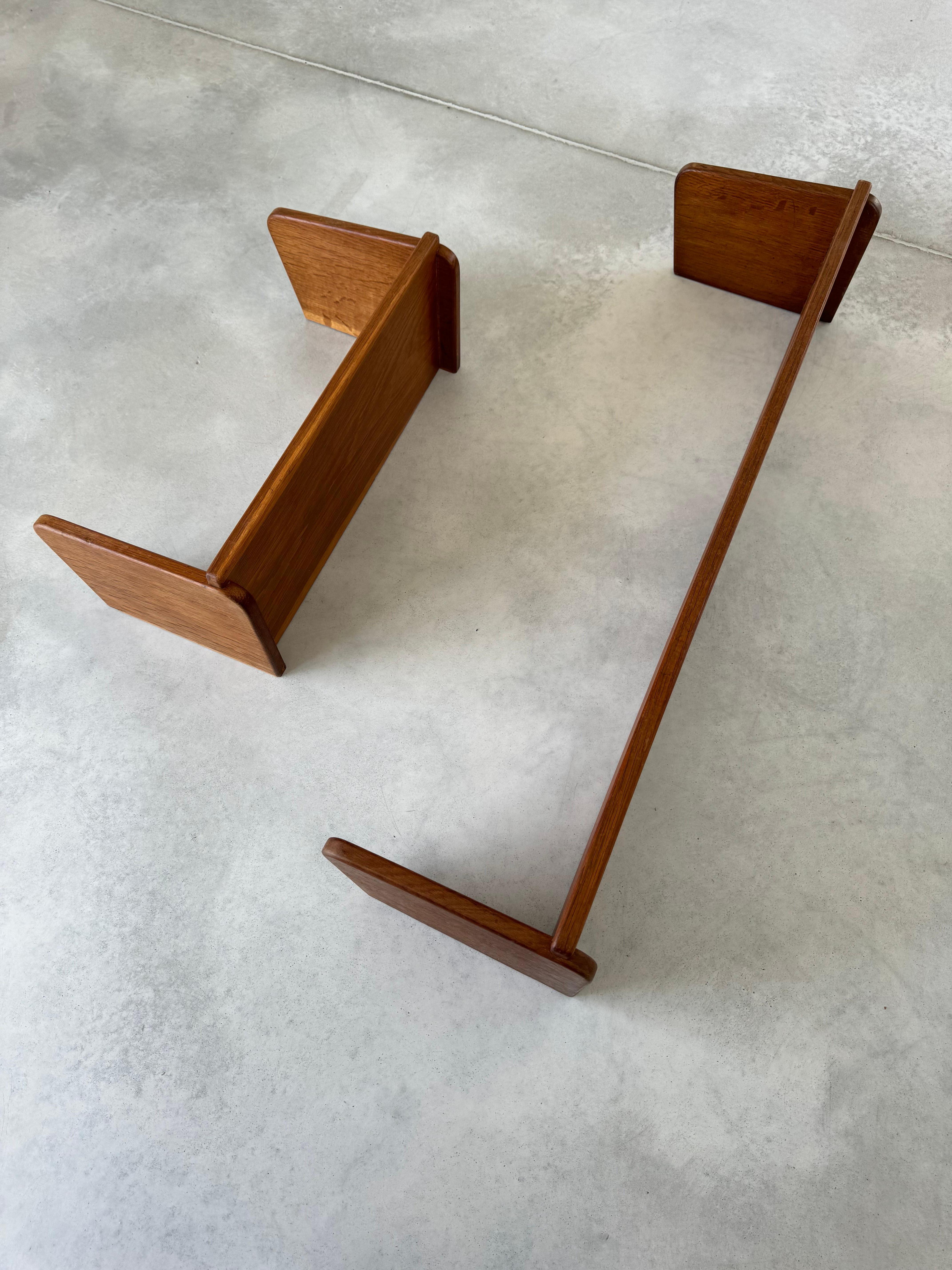 Marcel GASCOIN, two Oak shelves, post ware design, France circa 1950s In Good Condition For Sale In leucate, FR