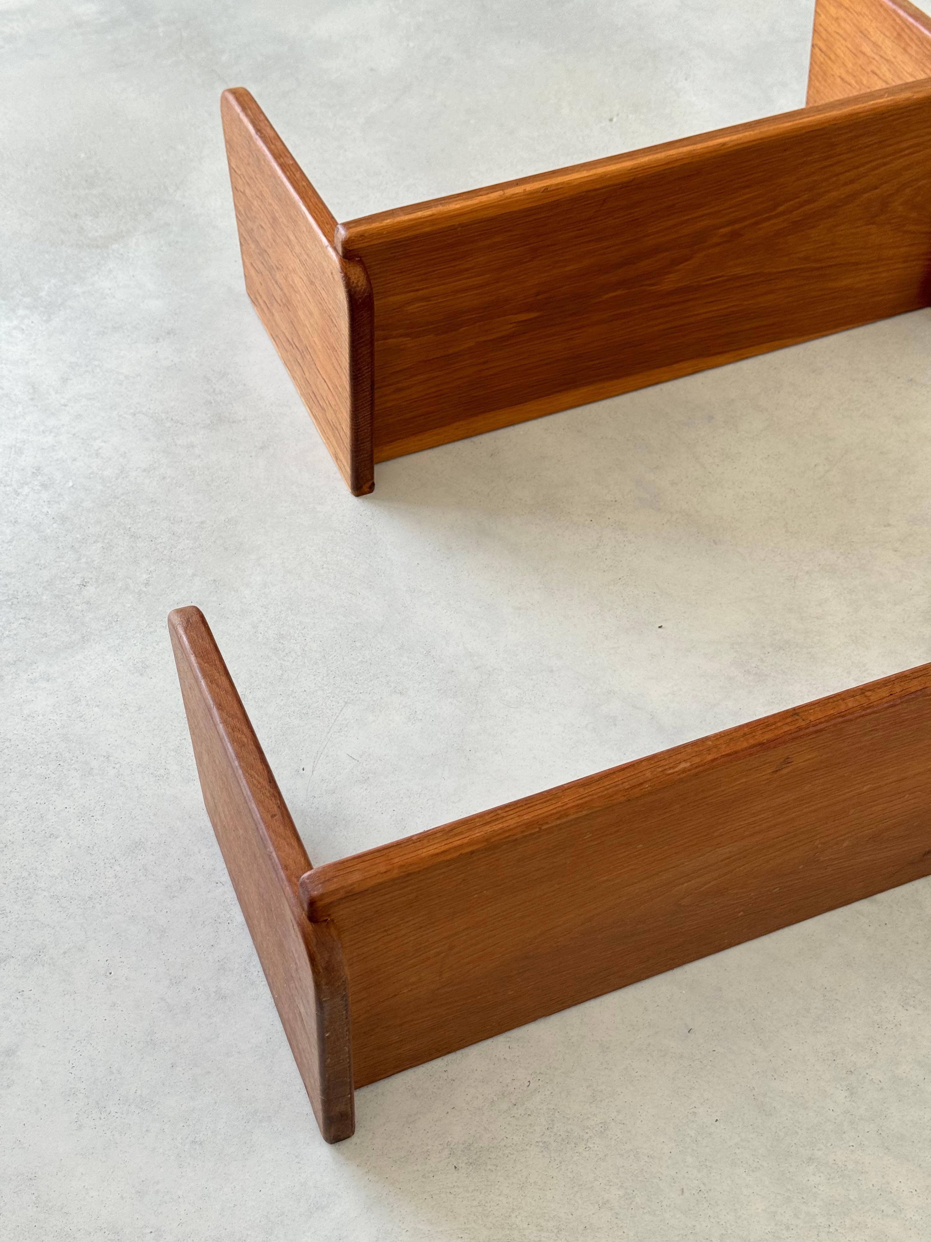 Marcel GASCOIN, two Oak shelves, post ware design, France circa 1950s For Sale 1