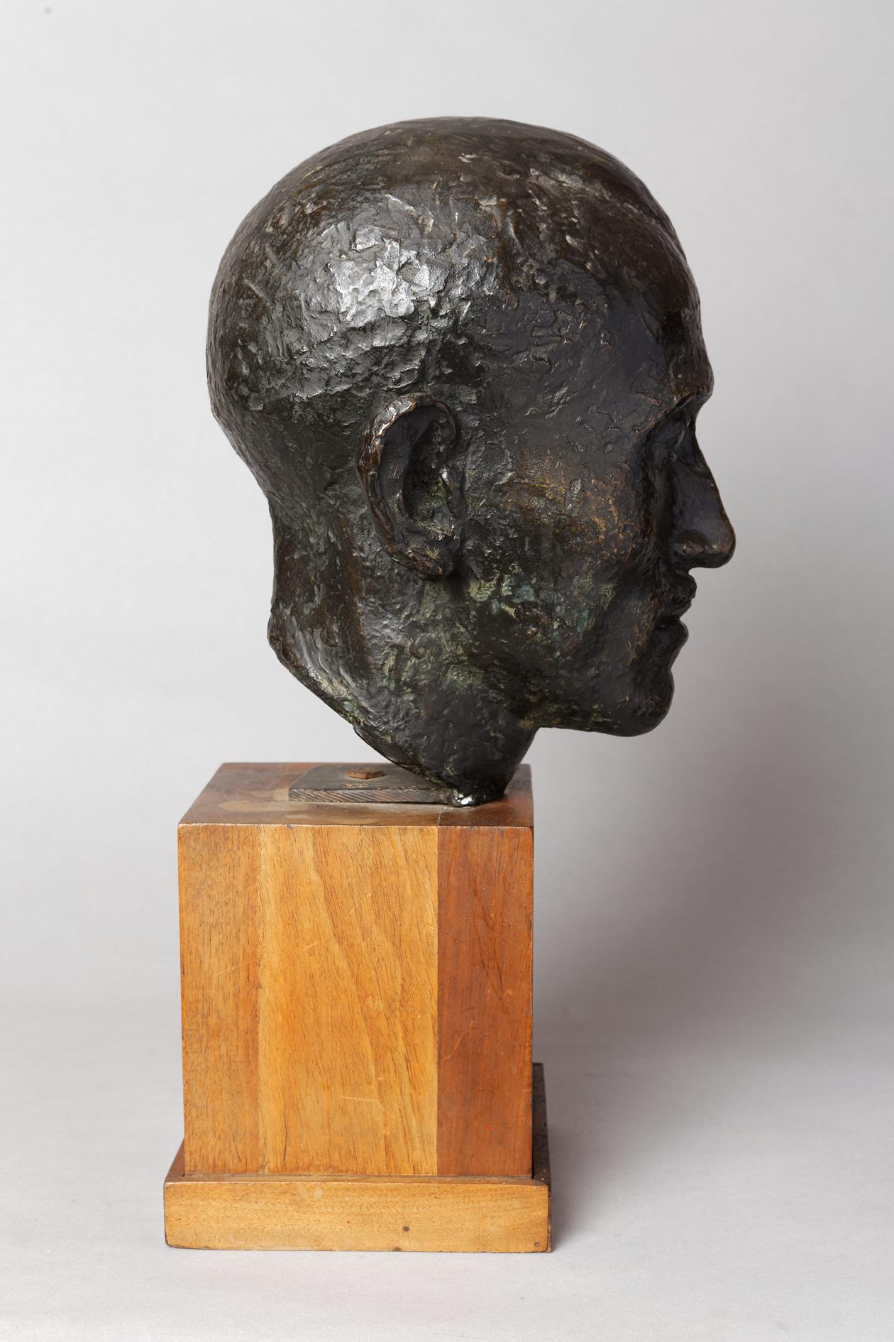 Portrait of a Man
by Marcel GIMOND (1894-1961)

Bronze with a very nuanced dark brown patina
signed on the neck with the monogram 