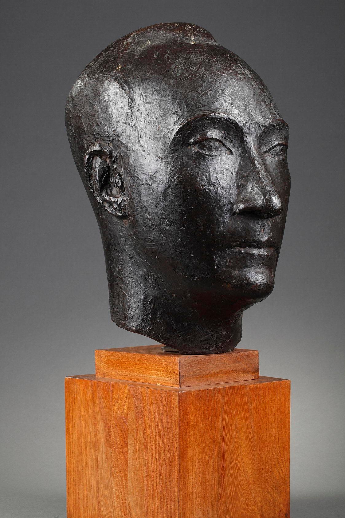 Portrait of Pierre Vérité
by Marcel GIMOND (1894-1961)

Bronze sculpture with a dark brown patina
signed on the neck 