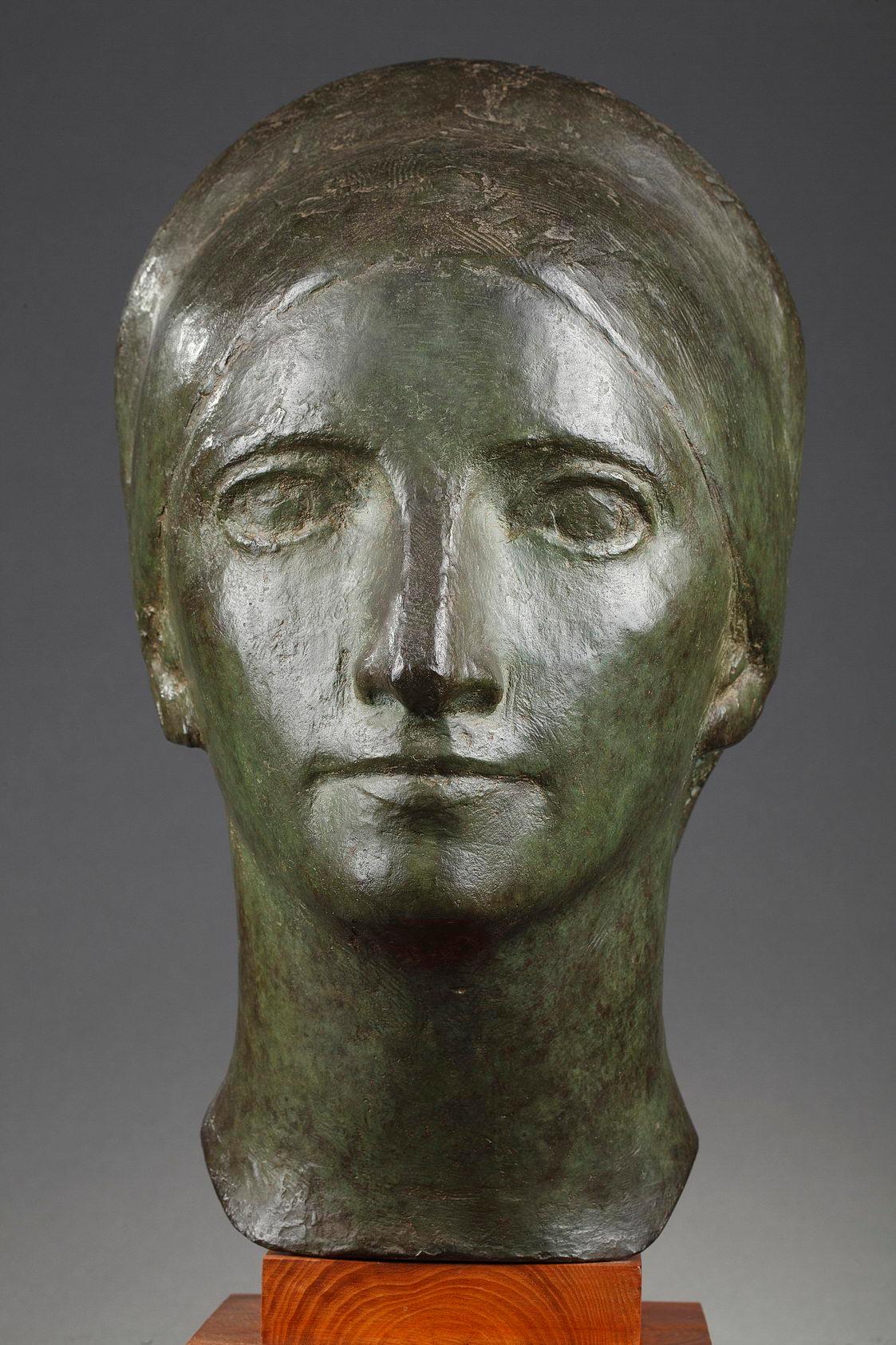 Portrait of Suzanne Vérité - Sculpture by Marcel GIMOND