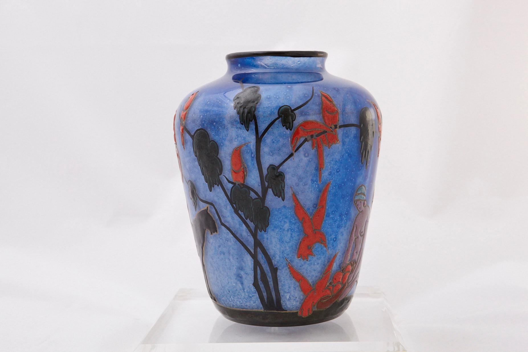 Émaillé Vase en verre émaillé Marcel Goupy représentant trois femmes nues, vers 1925 en vente