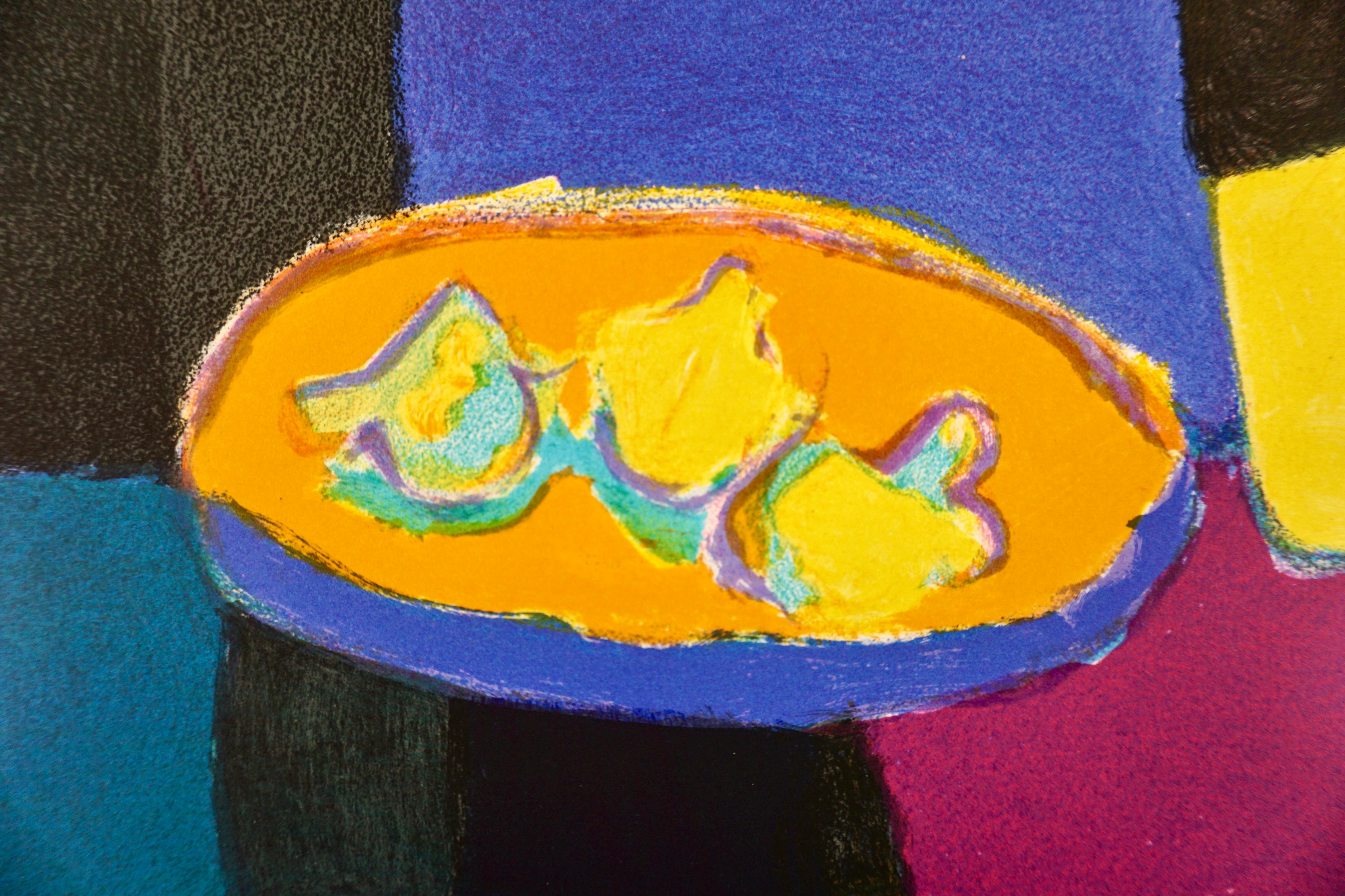 Innenraumszene mit Obst, Gitarre, Weinflasche auf Tisch (Blau), Interior Print, von Marcel Mouly