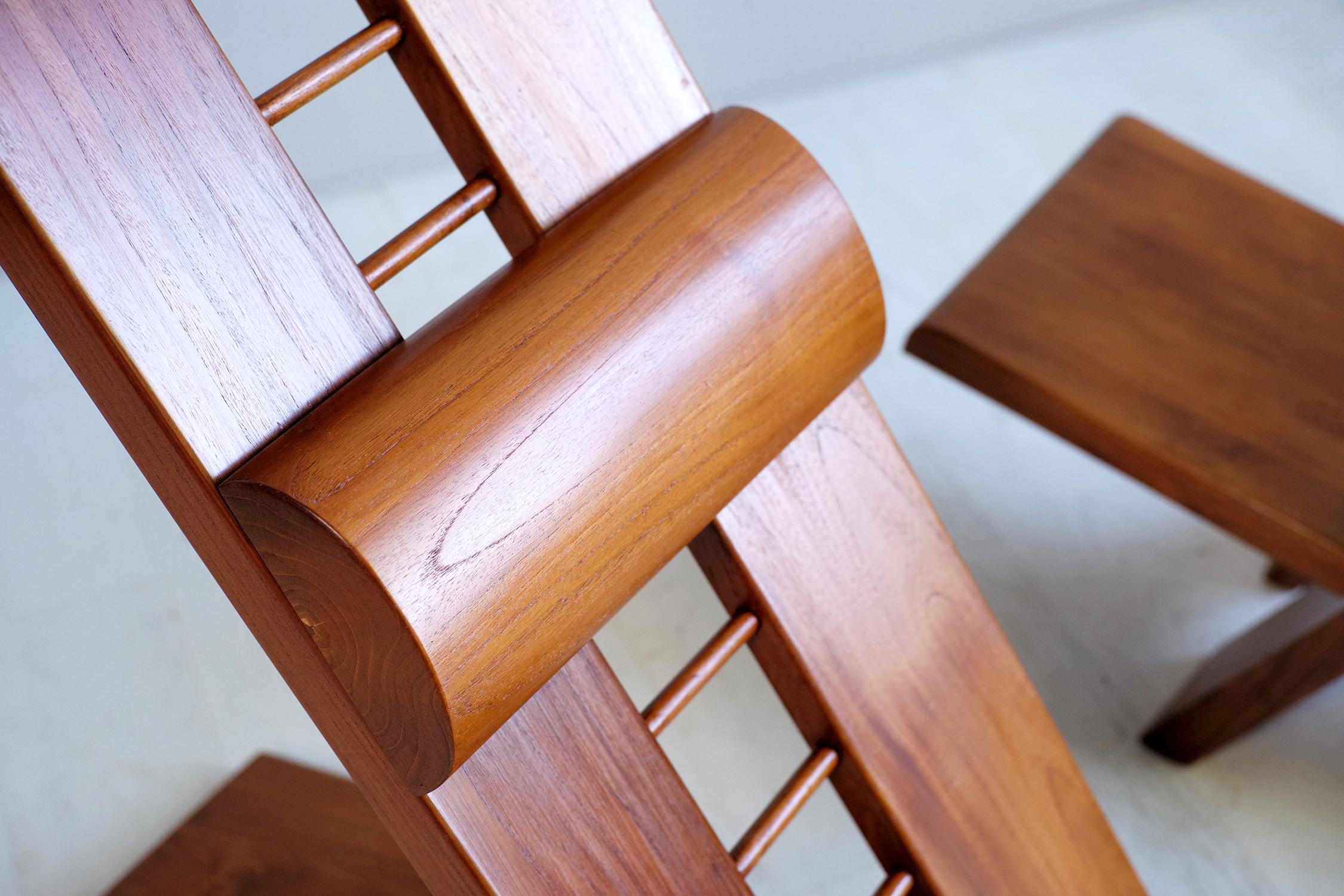 Marcel Ramond (1935), Paar große Afrika-Ulmen-Sessel, Frankreich, 1970. Nach dem Vorbild des traditionellen Palaststuhls bestehen diese Sessel aus zwei ineinander greifenden Elementen, wobei die Rückenlehne eine höhenverstellbare Kopfstütze erhält.