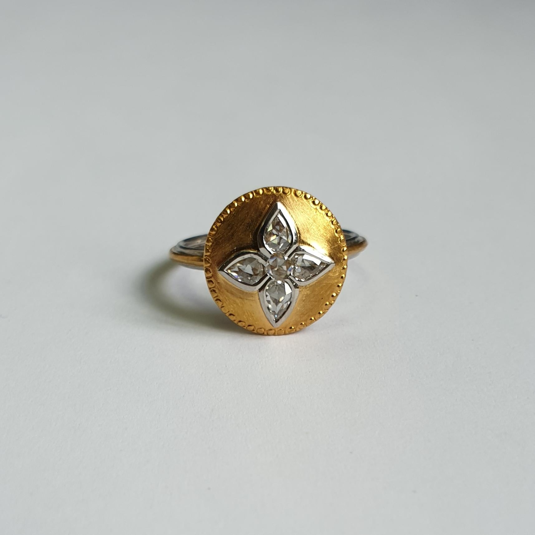 Rose Cut Diamond Shield Ring in Platinum and 24 Karat Gold In New Condition For Sale In London, London