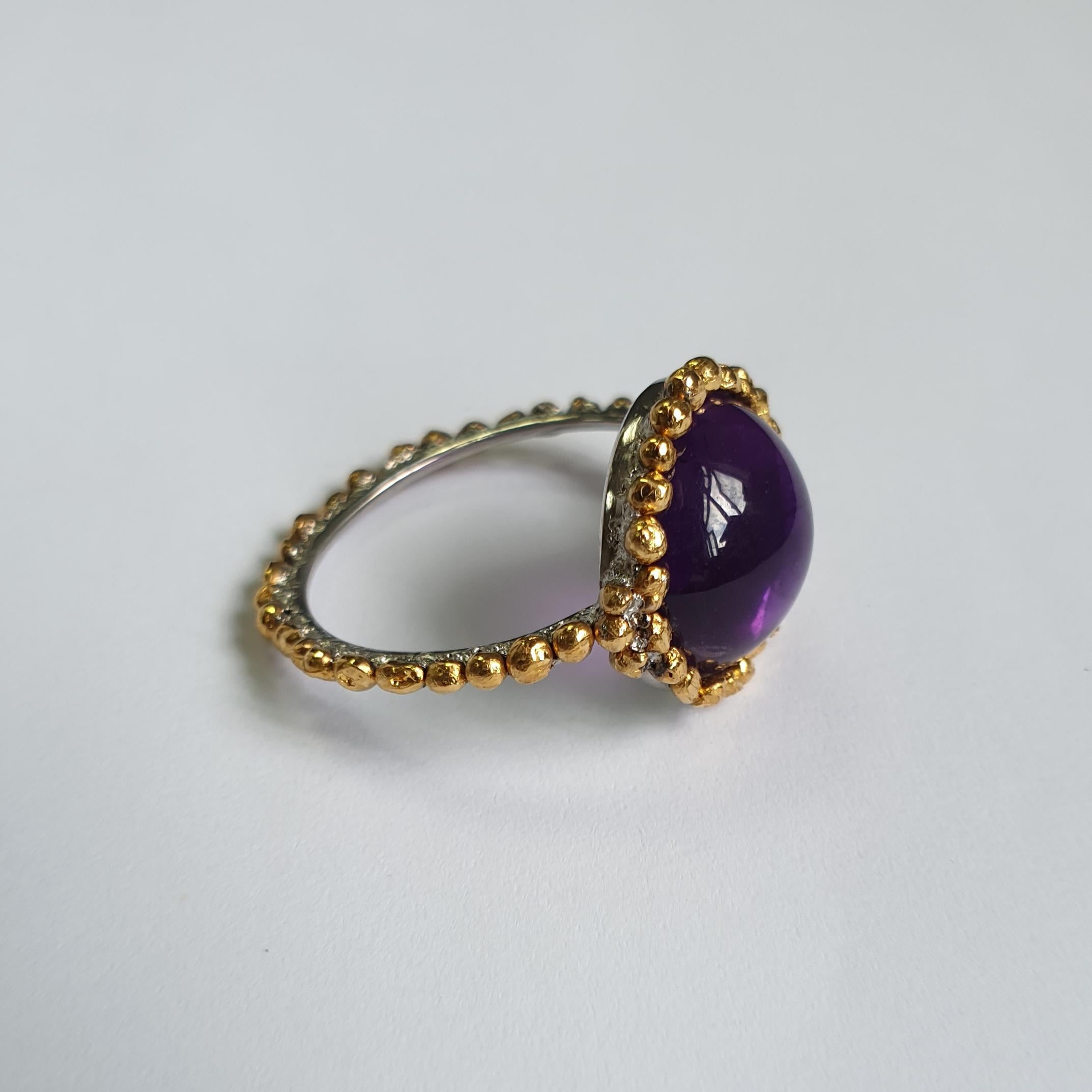 Contemporary Round Purple Cabochon Amethyst Ring in 24 Karat Gold and Platinum For Sale