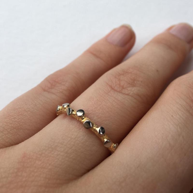Twigs and Buds Textured Ring in 18 Karat Yellow Gold For Sale 1