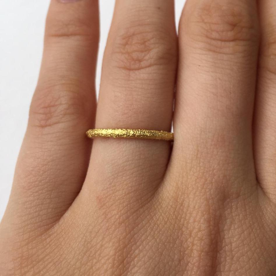 Twigs Textured Band 18 Karat Yellow Gold For Sale 1