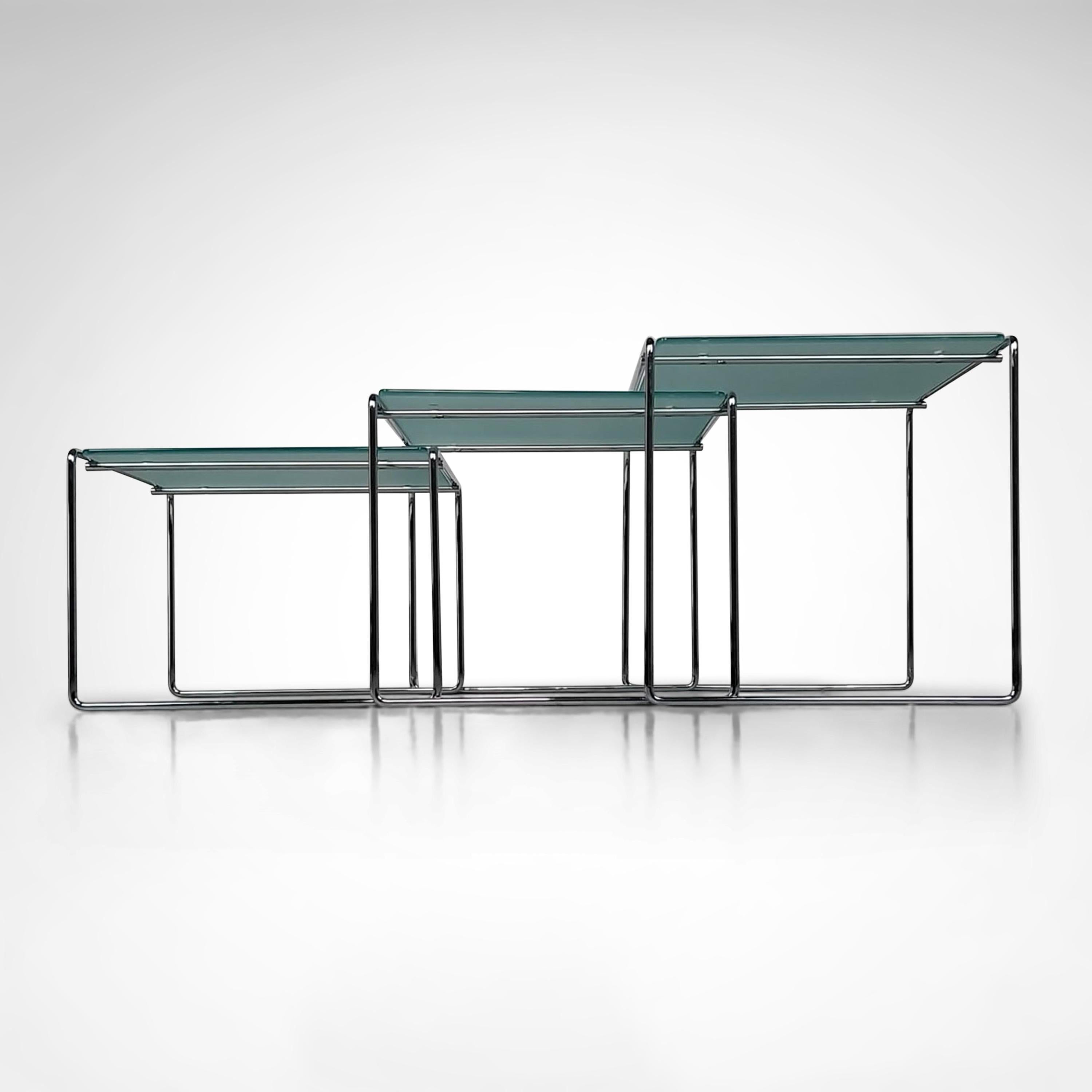 Marcel T nesting side table by Kazuhide Takahama for Simon Gavina 1970s, set 3 In Good Condition In Sas van Gent, NL