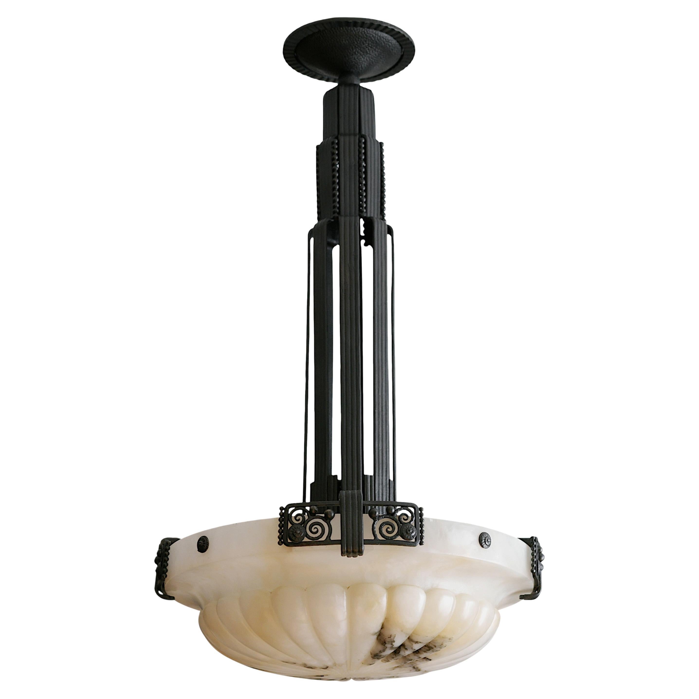 Marcel VASSEUR Grande lampadario a sospensione in alabastro Art Déco, 1920 in vendita