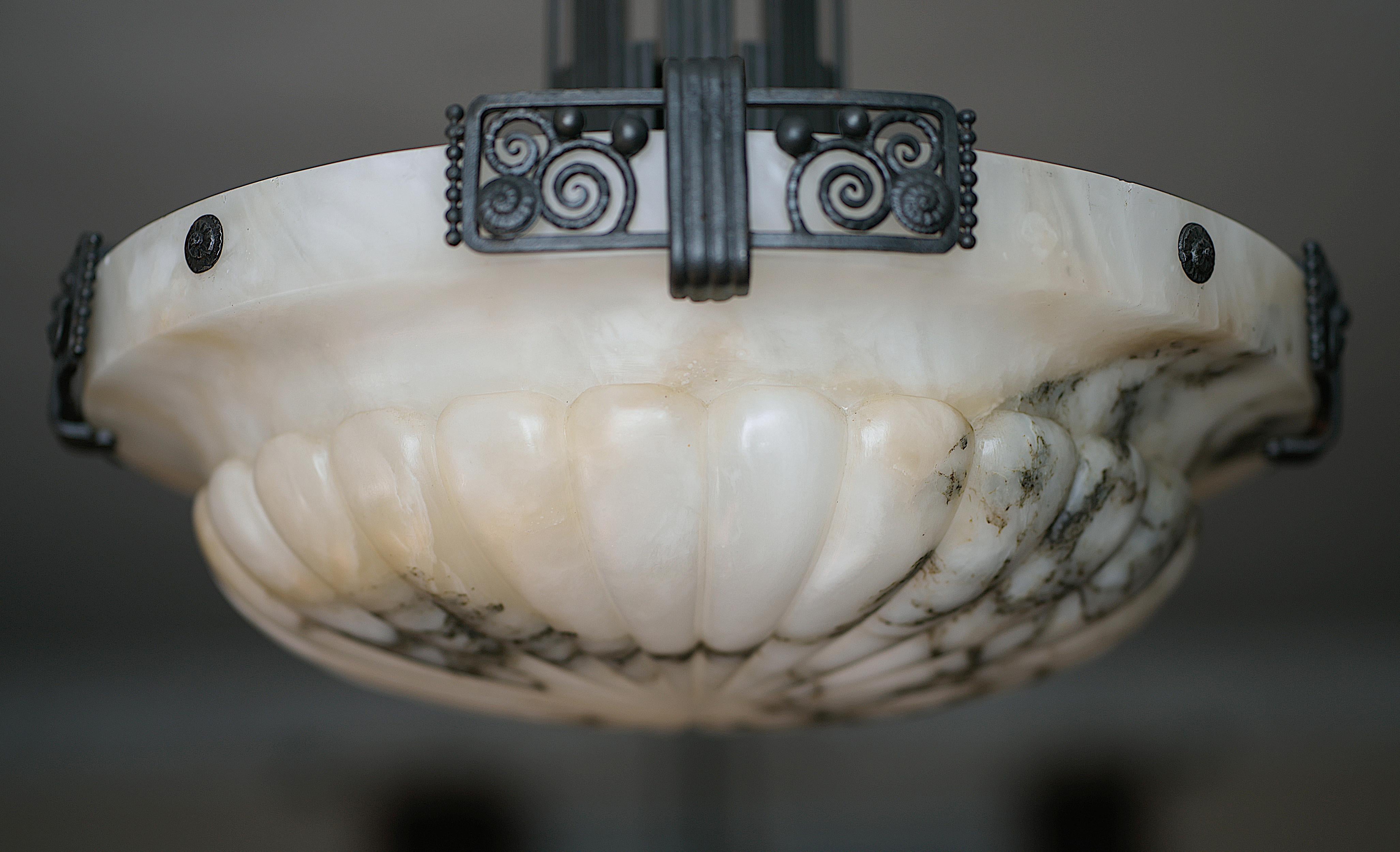 Marcel VASSEUR Grande lampadario a sospensione in alabastro Art Déco, 1920 in vendita 9