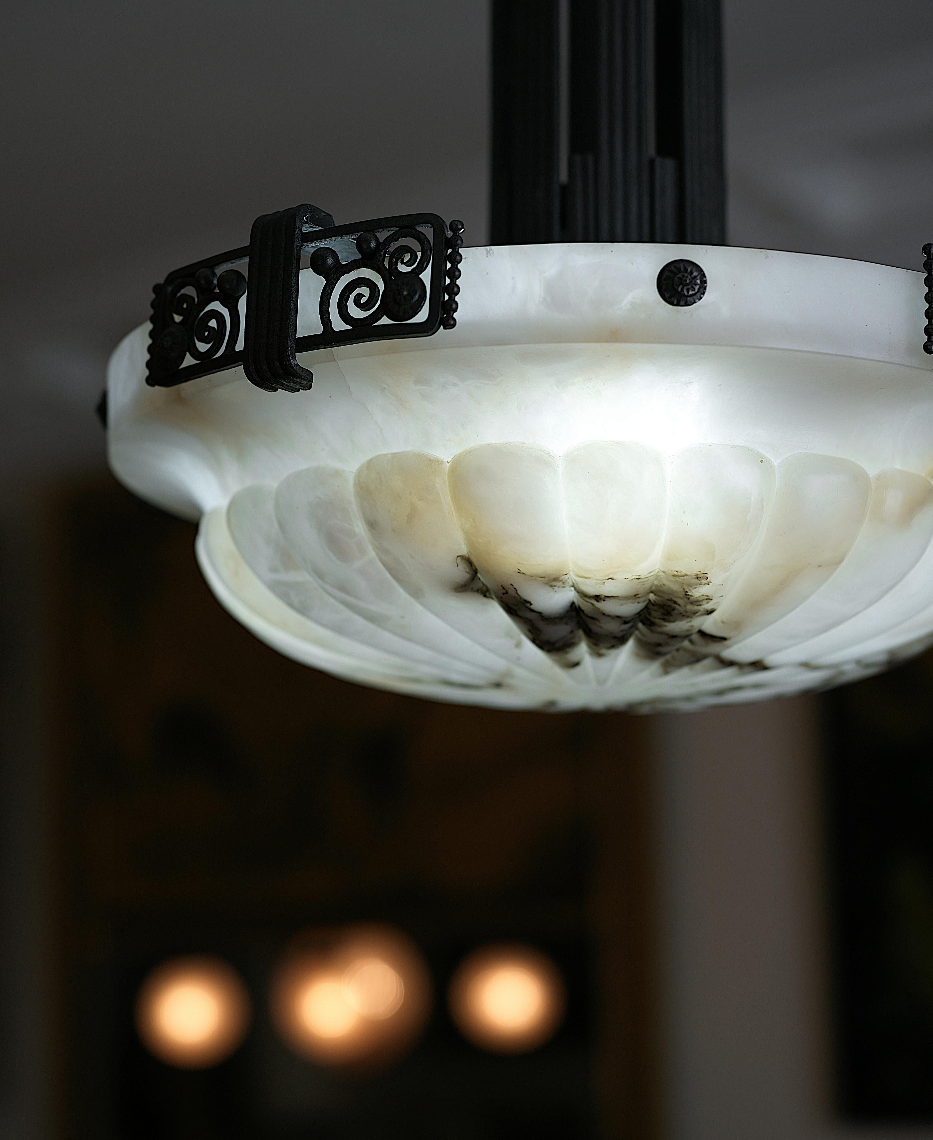 Marcel VASSEUR Grande lampadario a sospensione in alabastro Art Déco, 1920 in vendita 12