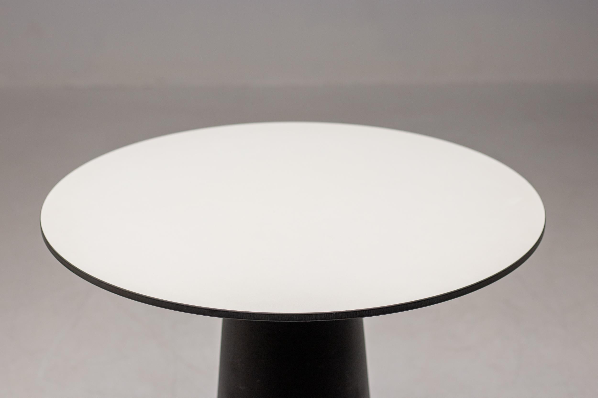 Moderne Table à manger Container Marcel Wanders, base noire et plateau blanc en vente