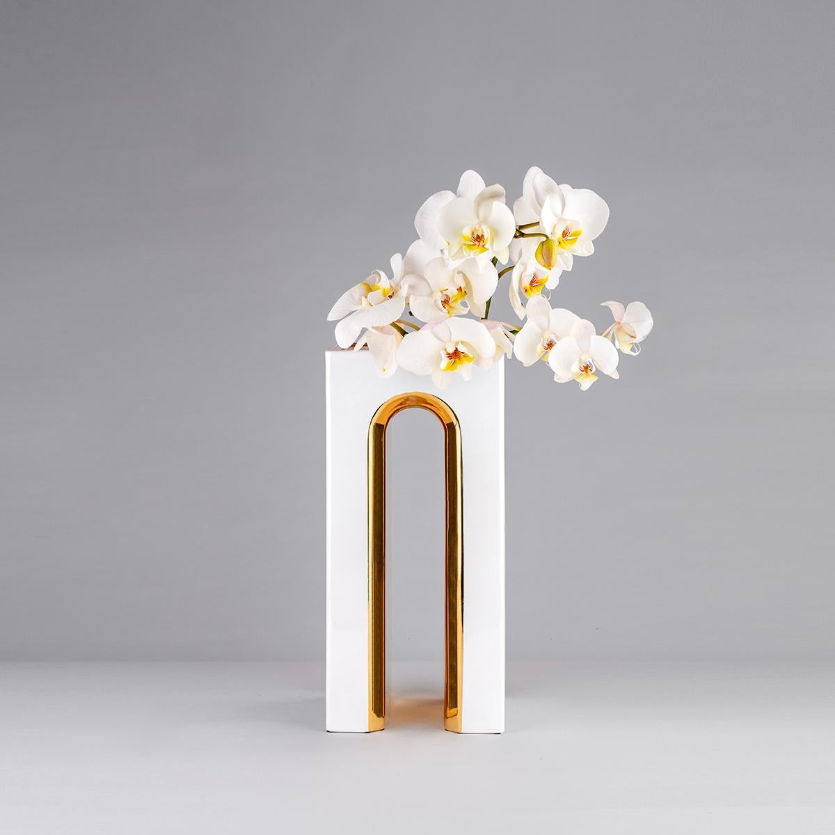 Marcello White Ceramic and 24-Karat Gold Details Handcrafted Flower Vase In New Condition For Sale In Bologna, Bologna