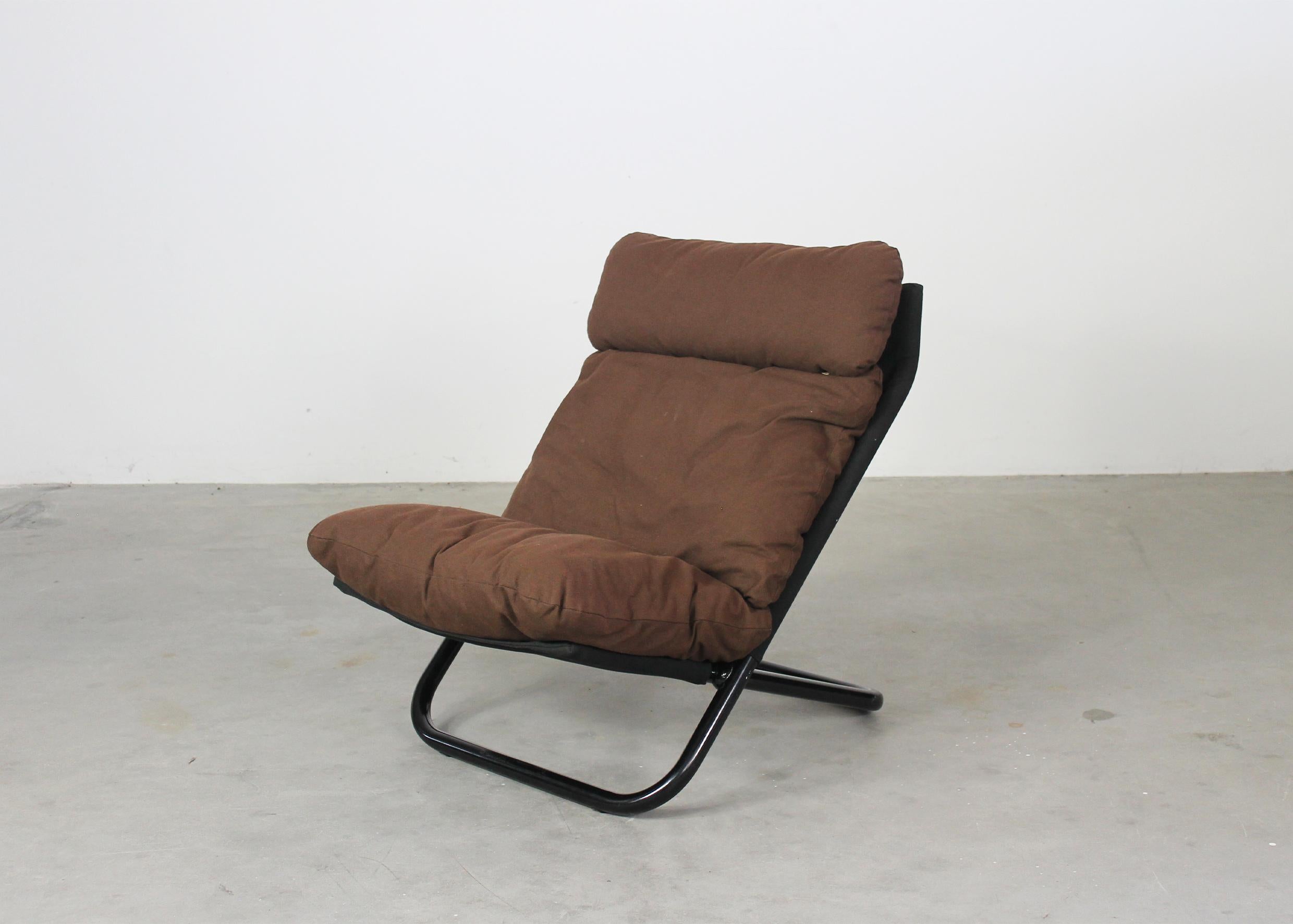 Mid-Century moderno Marcello Cuneo Poltrona con schienale alto a croce in acciaio e tessuto marrone di Arflex in vendita