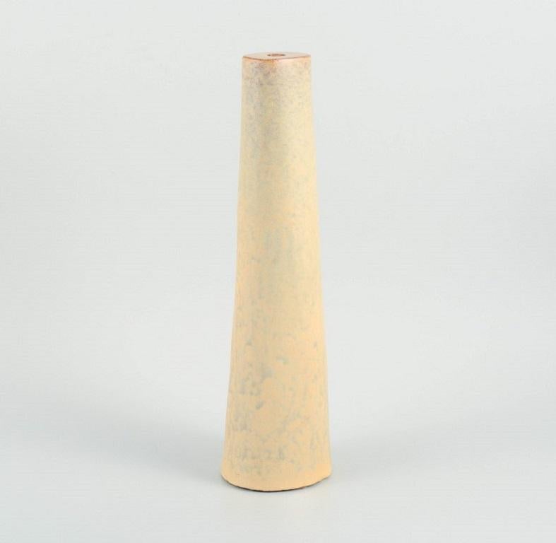 Marcello Fantoni (1915-2011), Italy. Ceramic vase in yellow glaze.
1960s.
Marked.
In perfect condition.
Measuring: H 39.0 x D 11.0 cm.