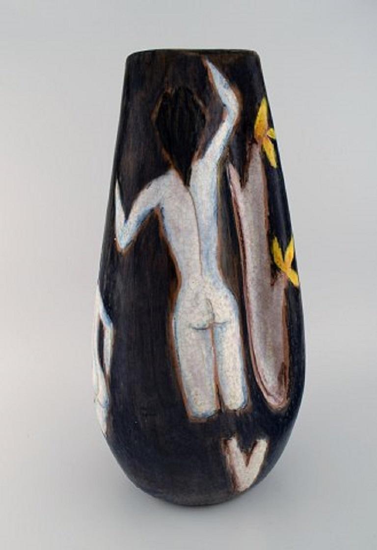 Marcello Fantoni (b.1915), Italy. Large floor vase in hand painted glazed ceramics with naked women, 1960s.
Measures: 48.5 x 27 cm.
In excellent condition.
Signed.