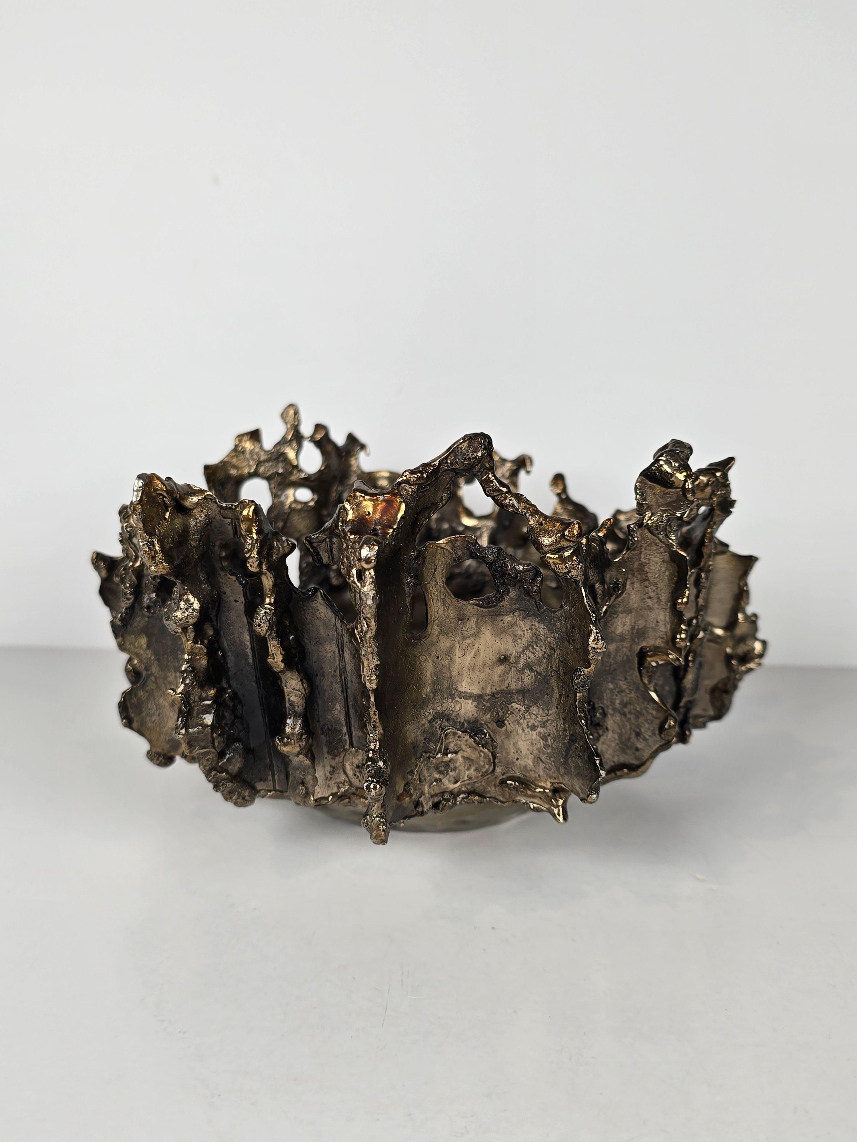 Splendida ciotola brutalista con taglio a cannello di Marcello Fantoni Firenze.

Firmato in basso.

Un pezzo straordinario in condizioni originali.  