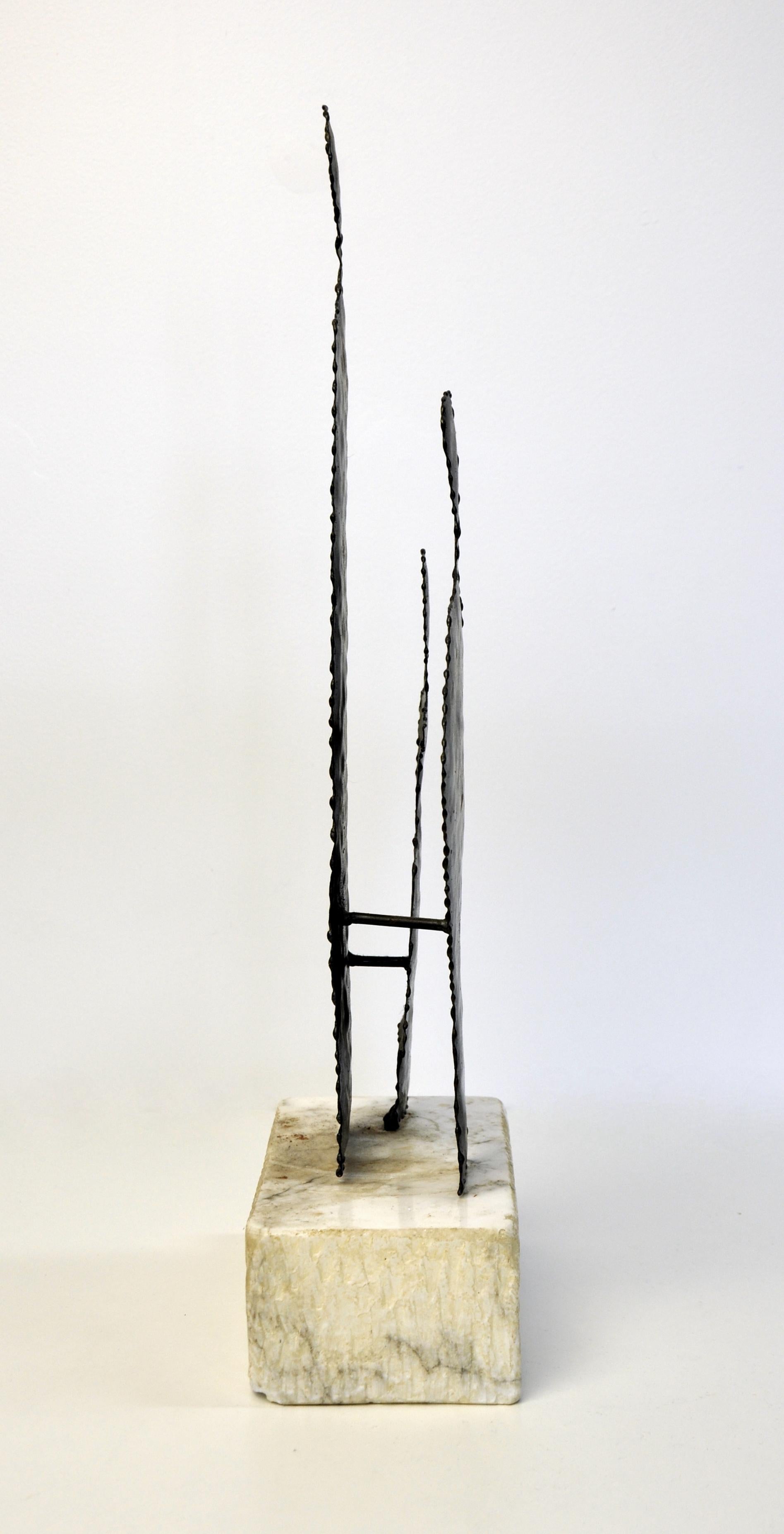 Hammered Metal and White Marble Sculpture by Marcello Fantoni for Raymor, 1960s In Good Condition In Miami, FL