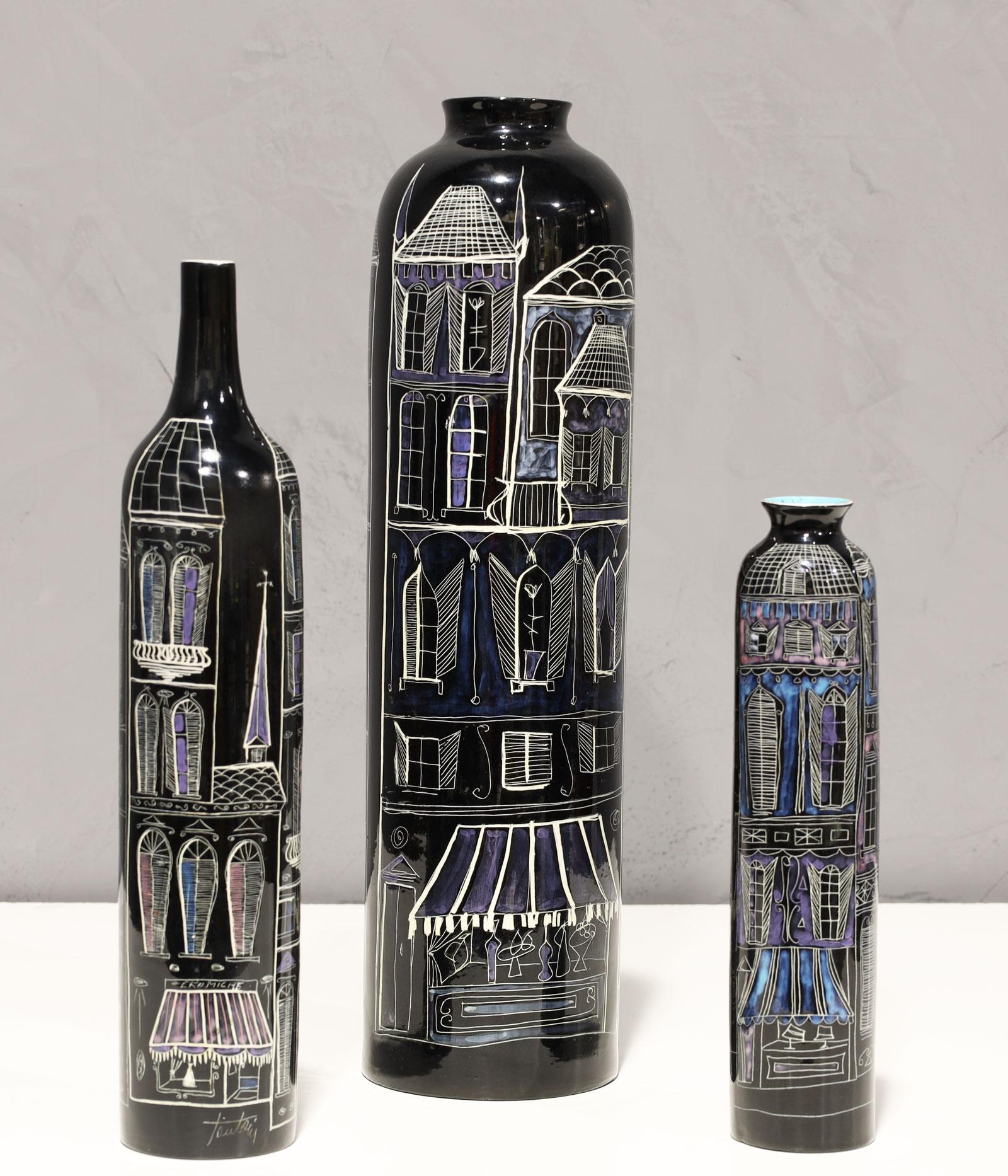 Marcello Fantoni (1915 - 2011) è nato a Firenze, in Italia. Con una vasta carriera artistica che ha messo in mostra il suo talento nella scultura, nella ceramica, nella lavorazione dei metalli, nei multi-media e anche come designer, le opere di