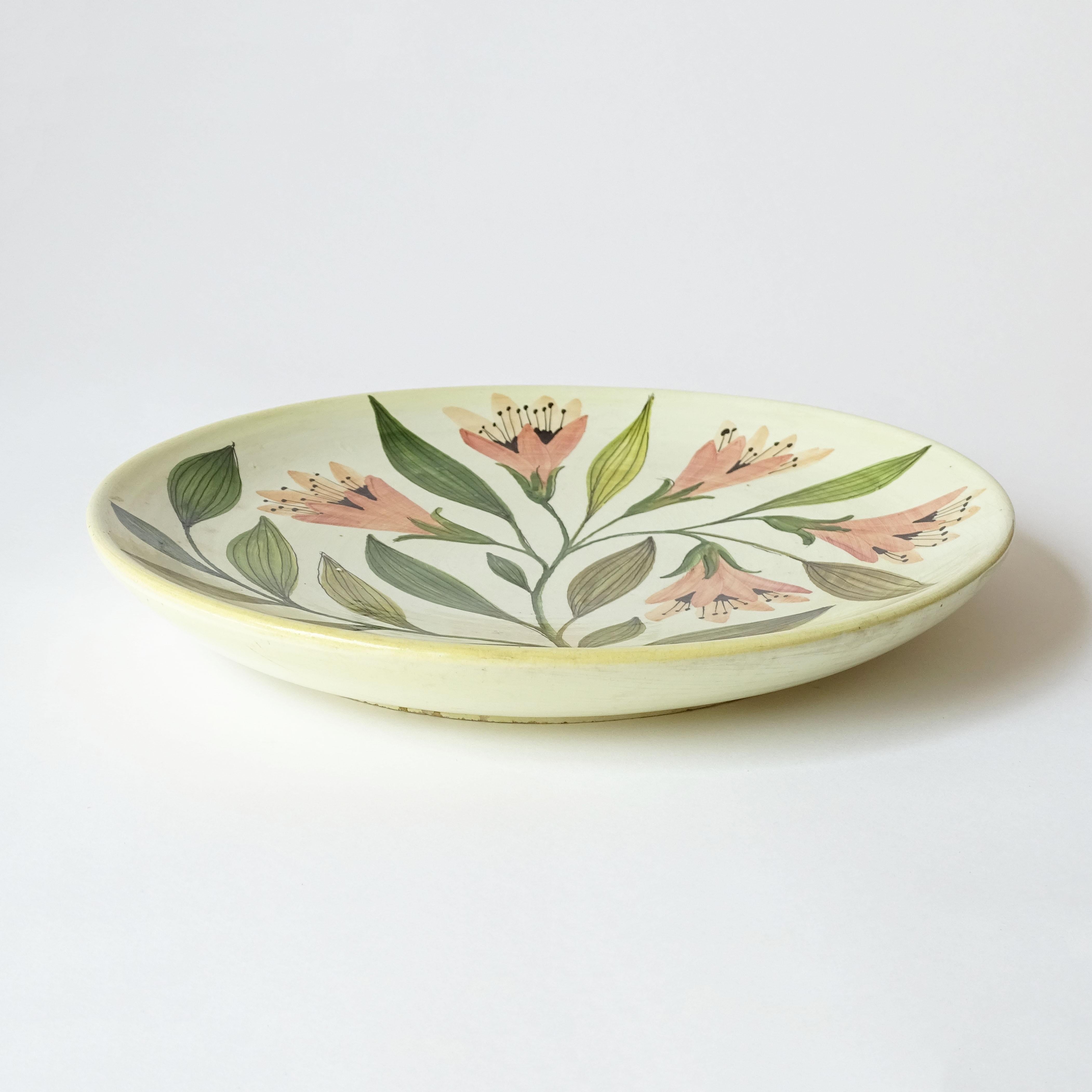 Marcello Fantoni Highly Unusual Modernist Flowers Ceramic Wall Plate Moderno de mediados de siglo en venta