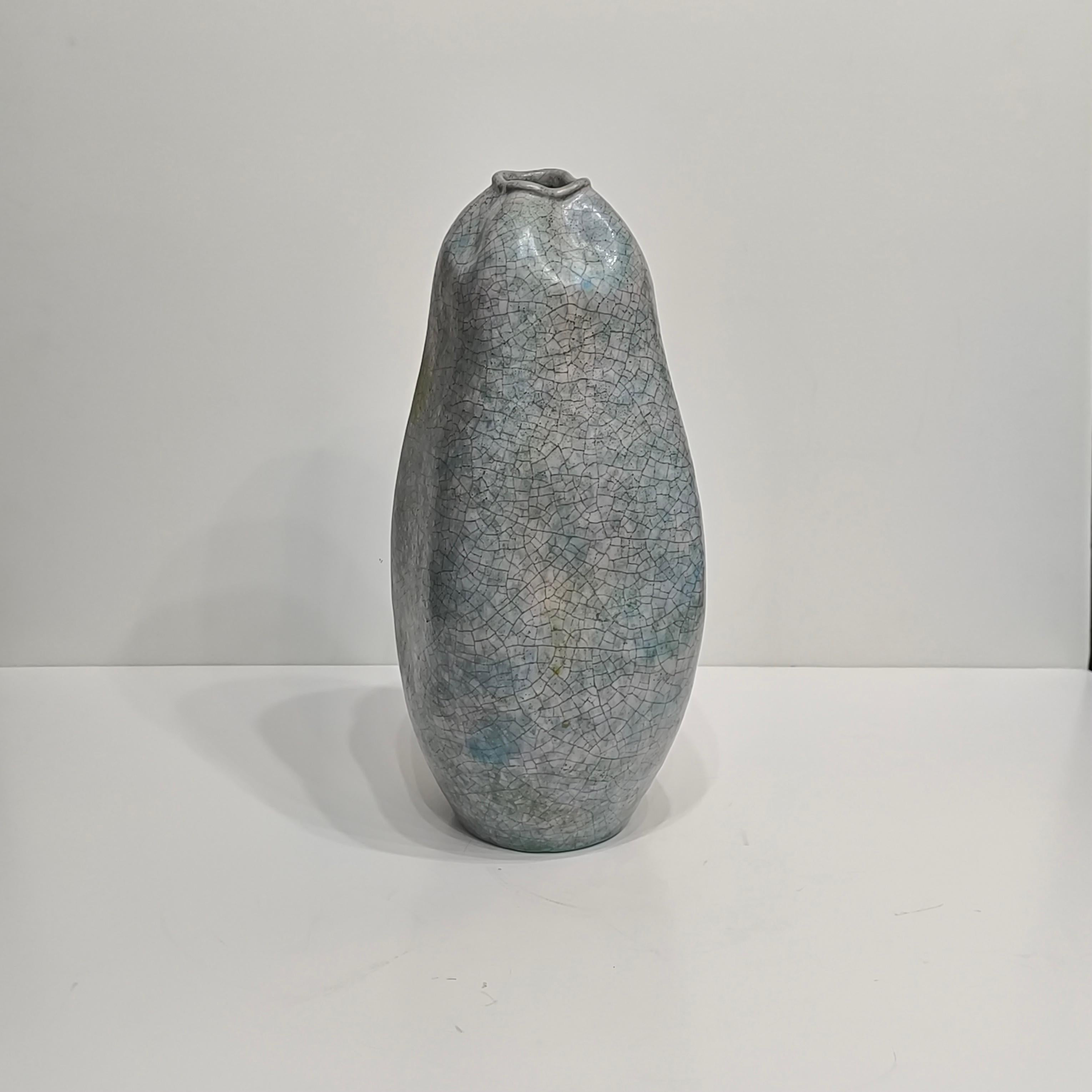 Organique Vase sculptural italien en céramique à glaçure craquelée de Marcello Fantoni, milieu du XXe siècle en vente