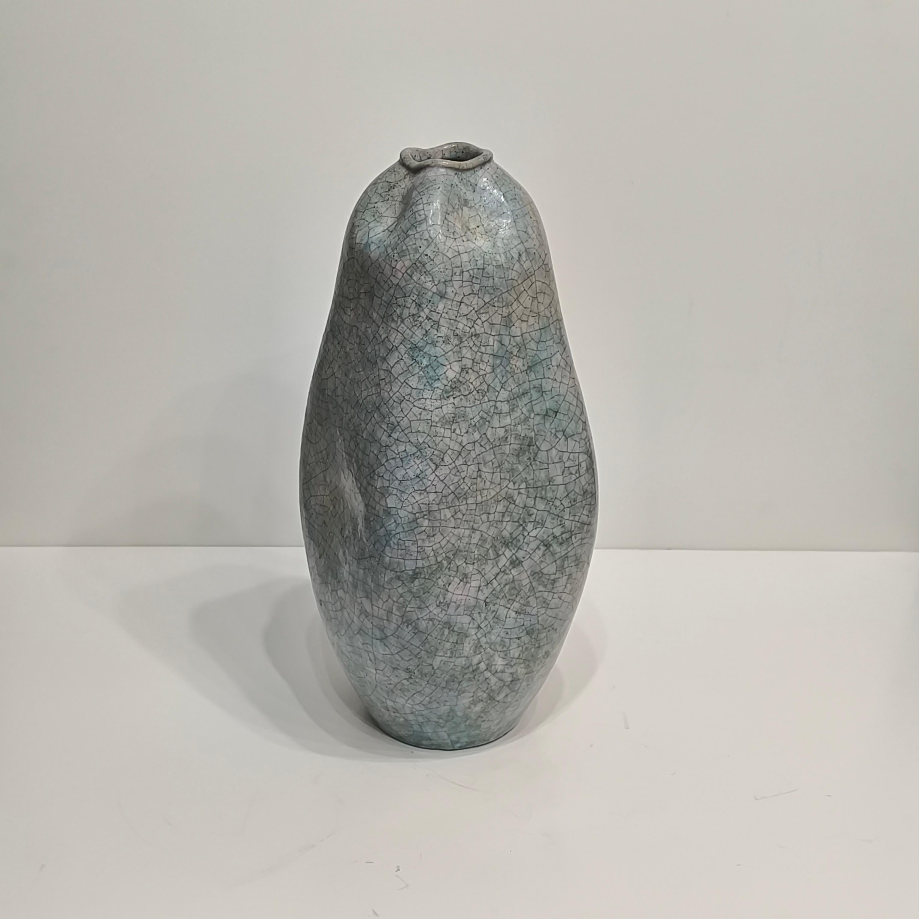 Milieu du XXe siècle Vase sculptural italien en céramique à glaçure craquelée de Marcello Fantoni, milieu du XXe siècle en vente